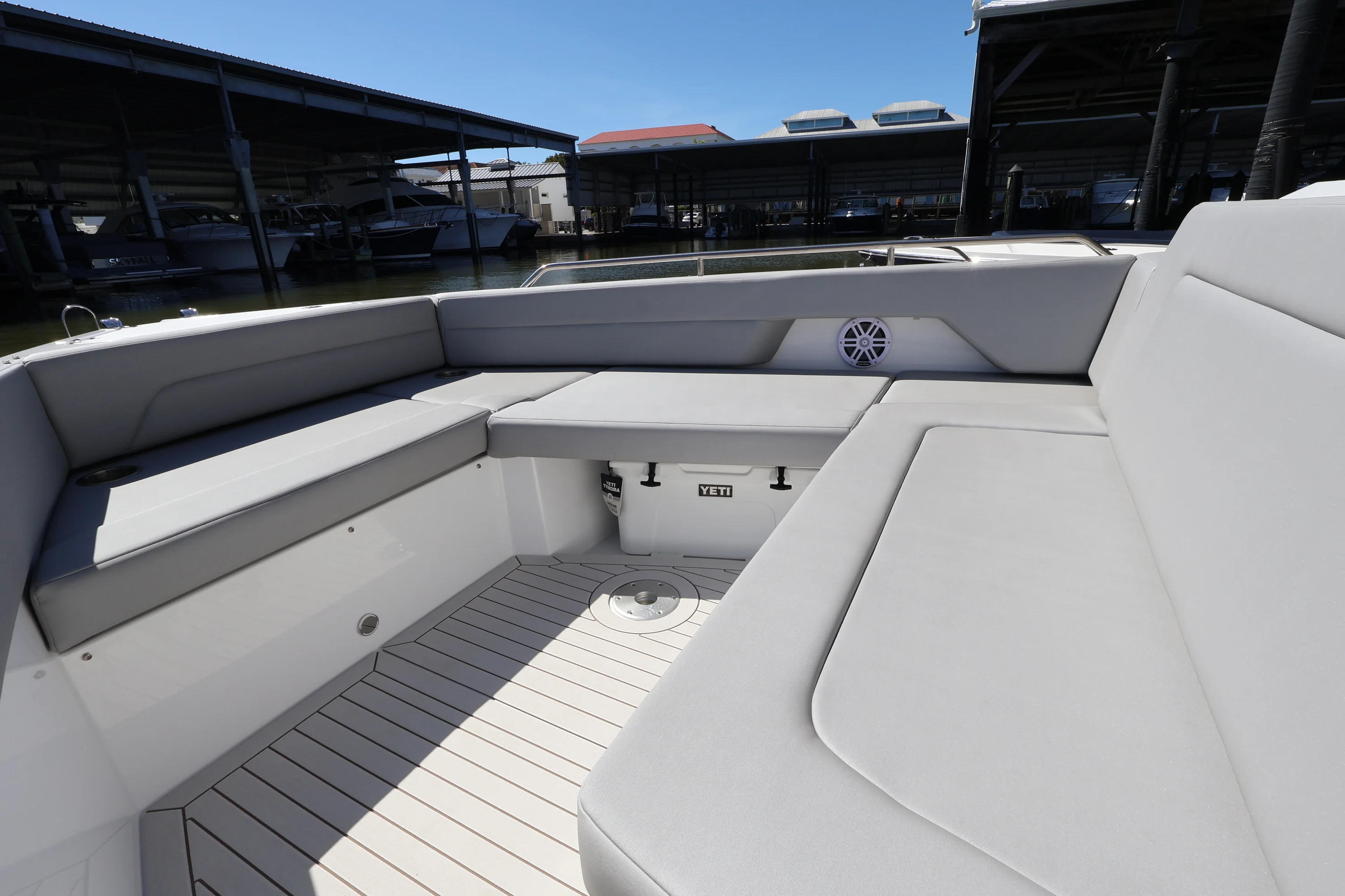 2026 Cruisers Yachts 38 VTR Image Thumbnail #48