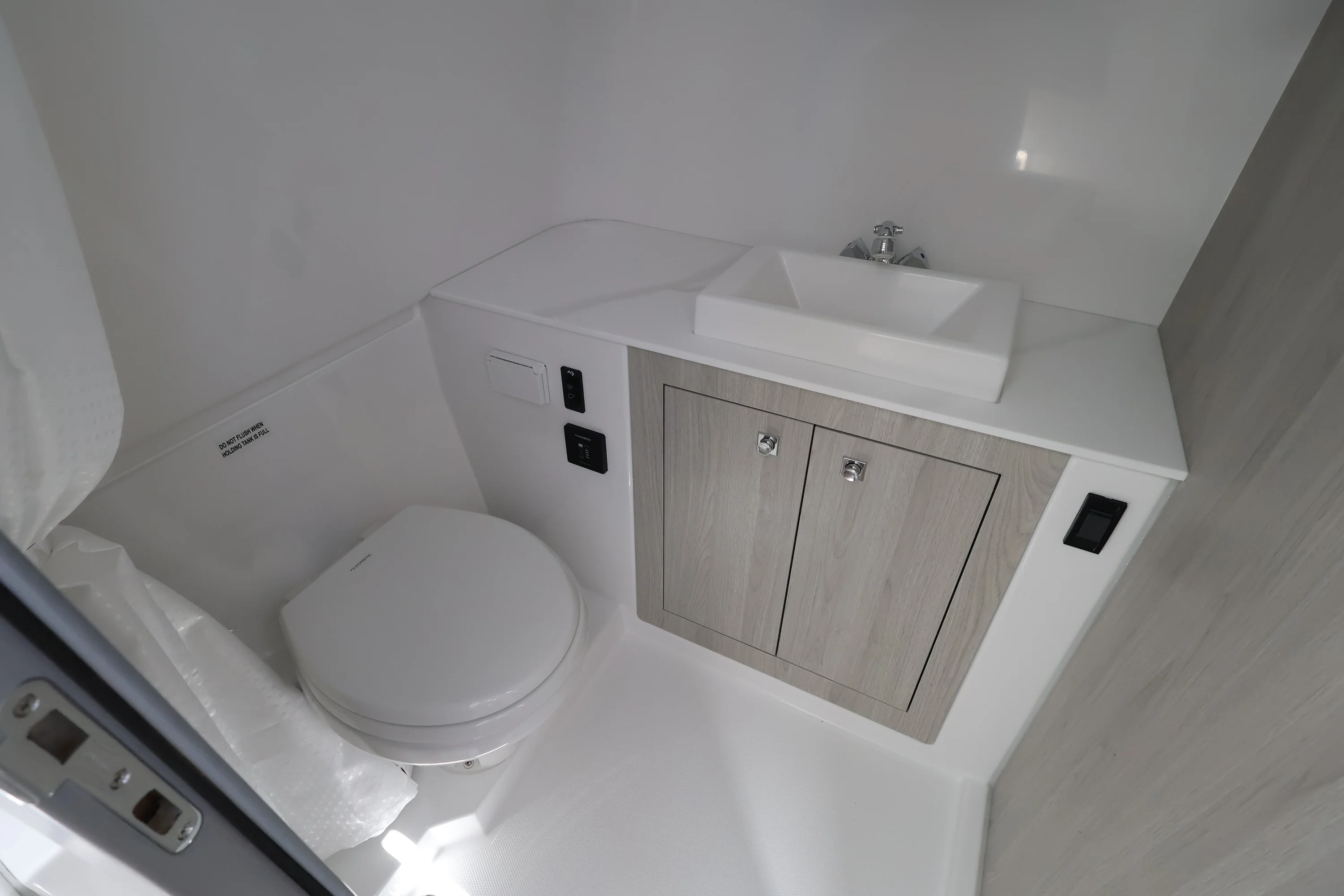 2026 Cruisers Yachts 38 VTR Image Thumbnail #43