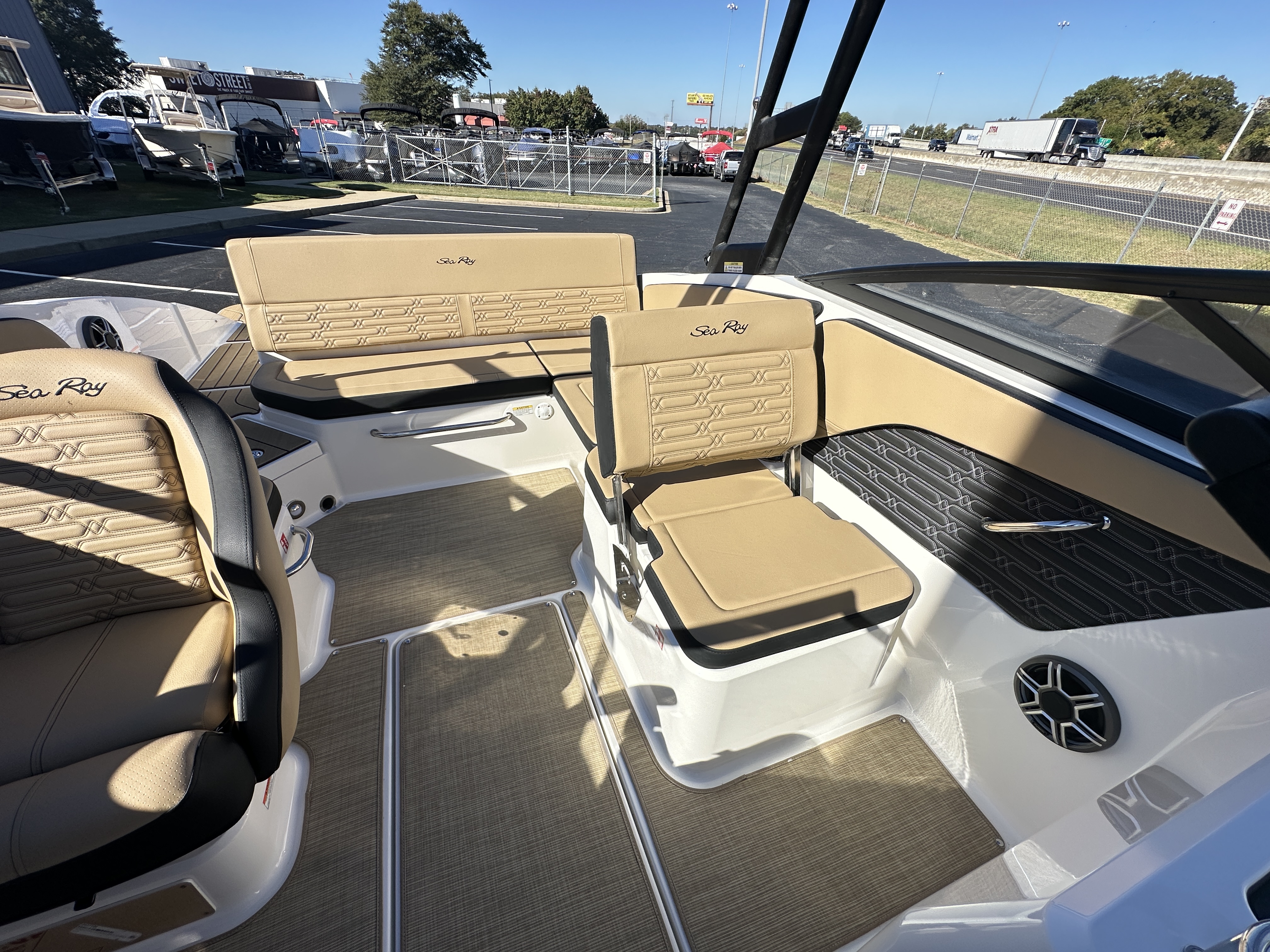 2026 Sea Ray SPX 210 Image Thumbnail #8