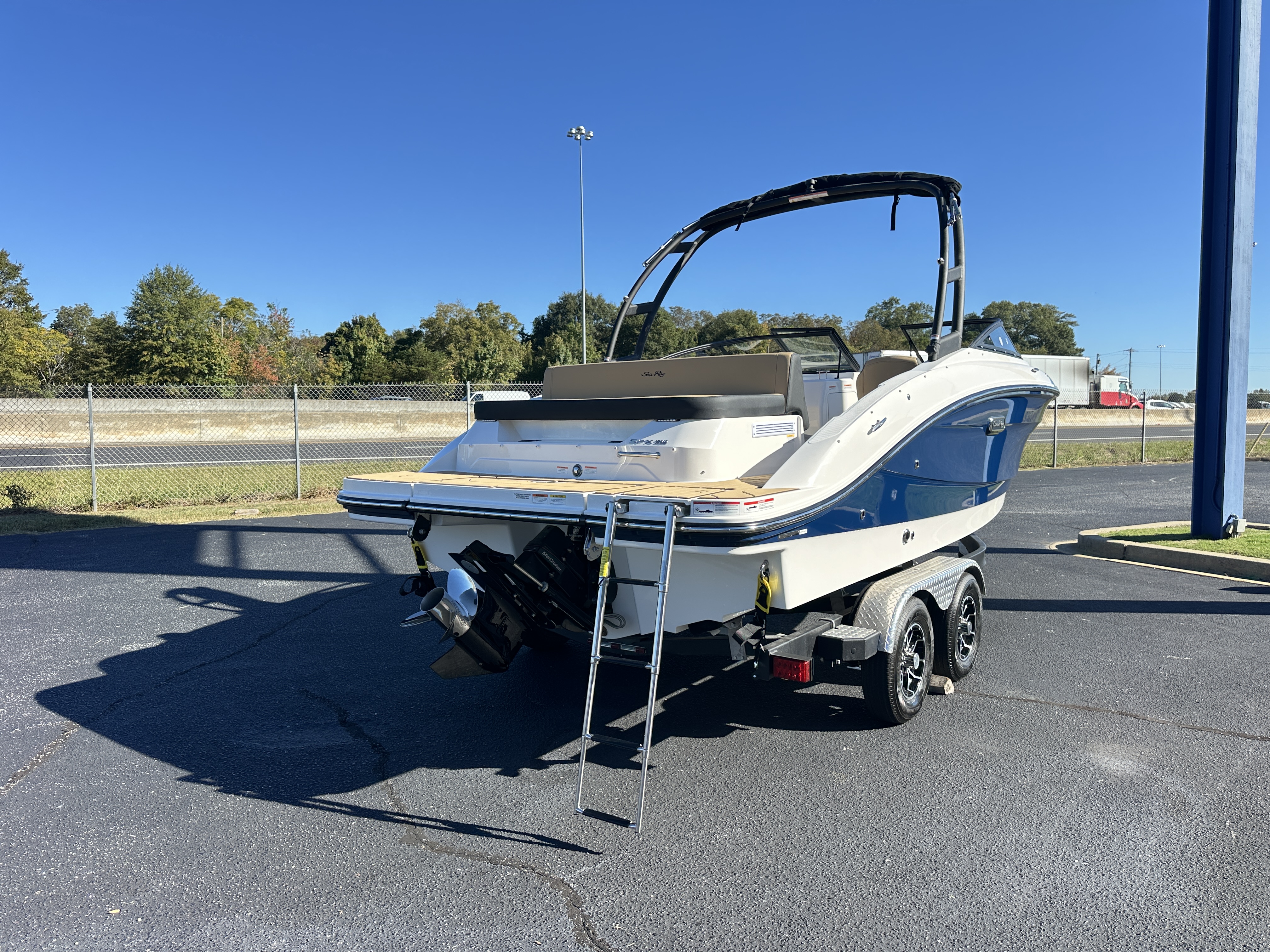 2026 Sea Ray SPX 210 Image Thumbnail #2