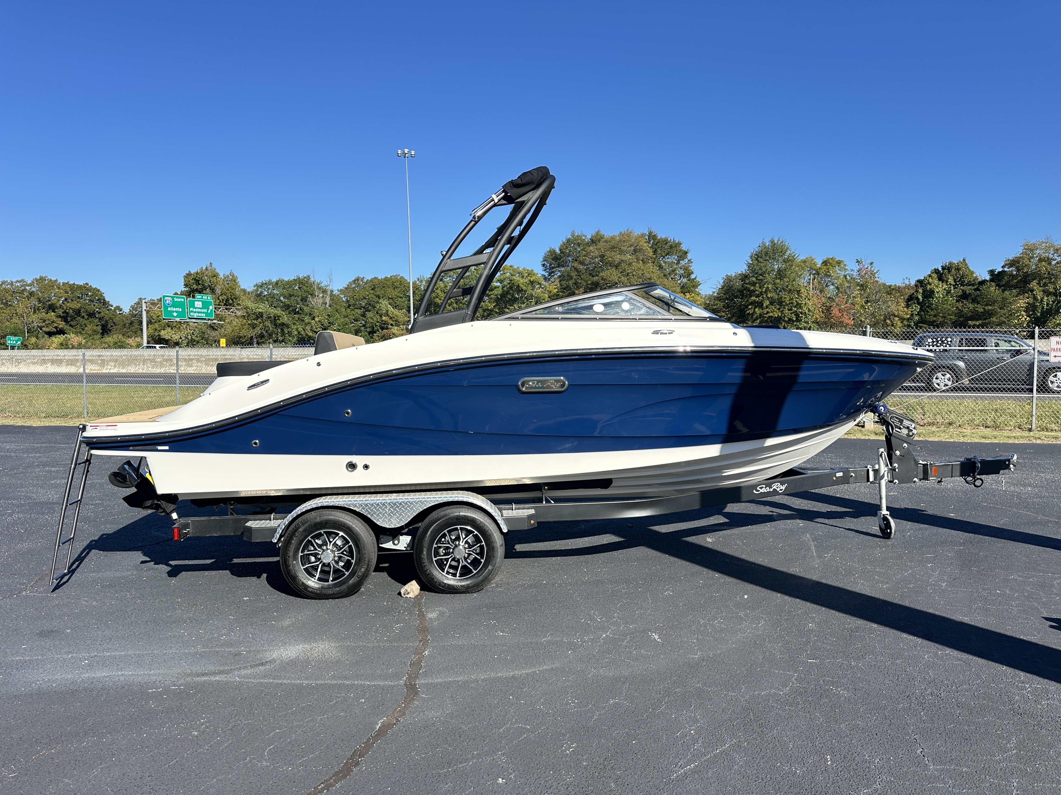 2026 Sea Ray SPX 210 Image Thumbnail #3