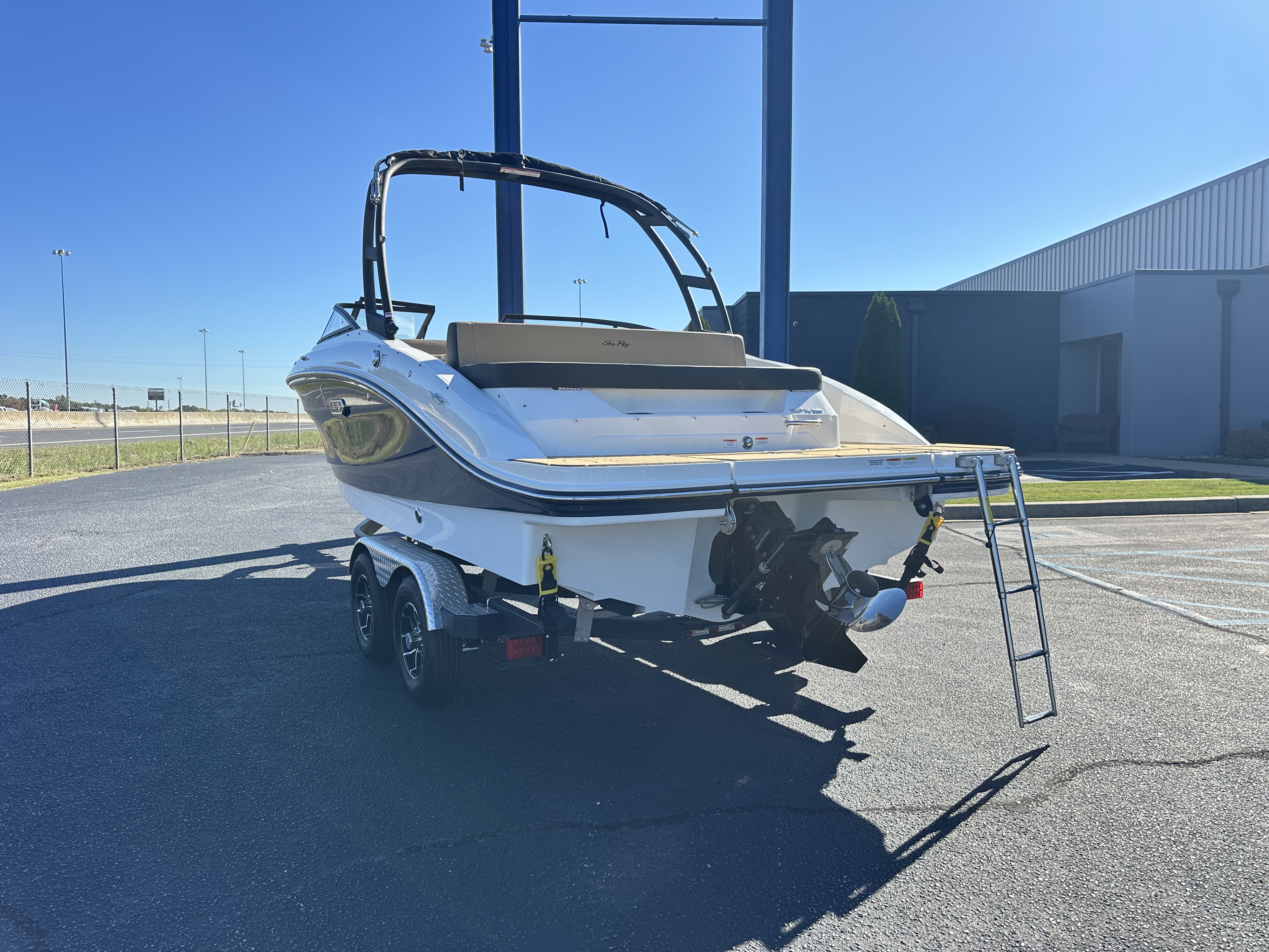 2026 Sea Ray SPX 210 Image Thumbnail #1