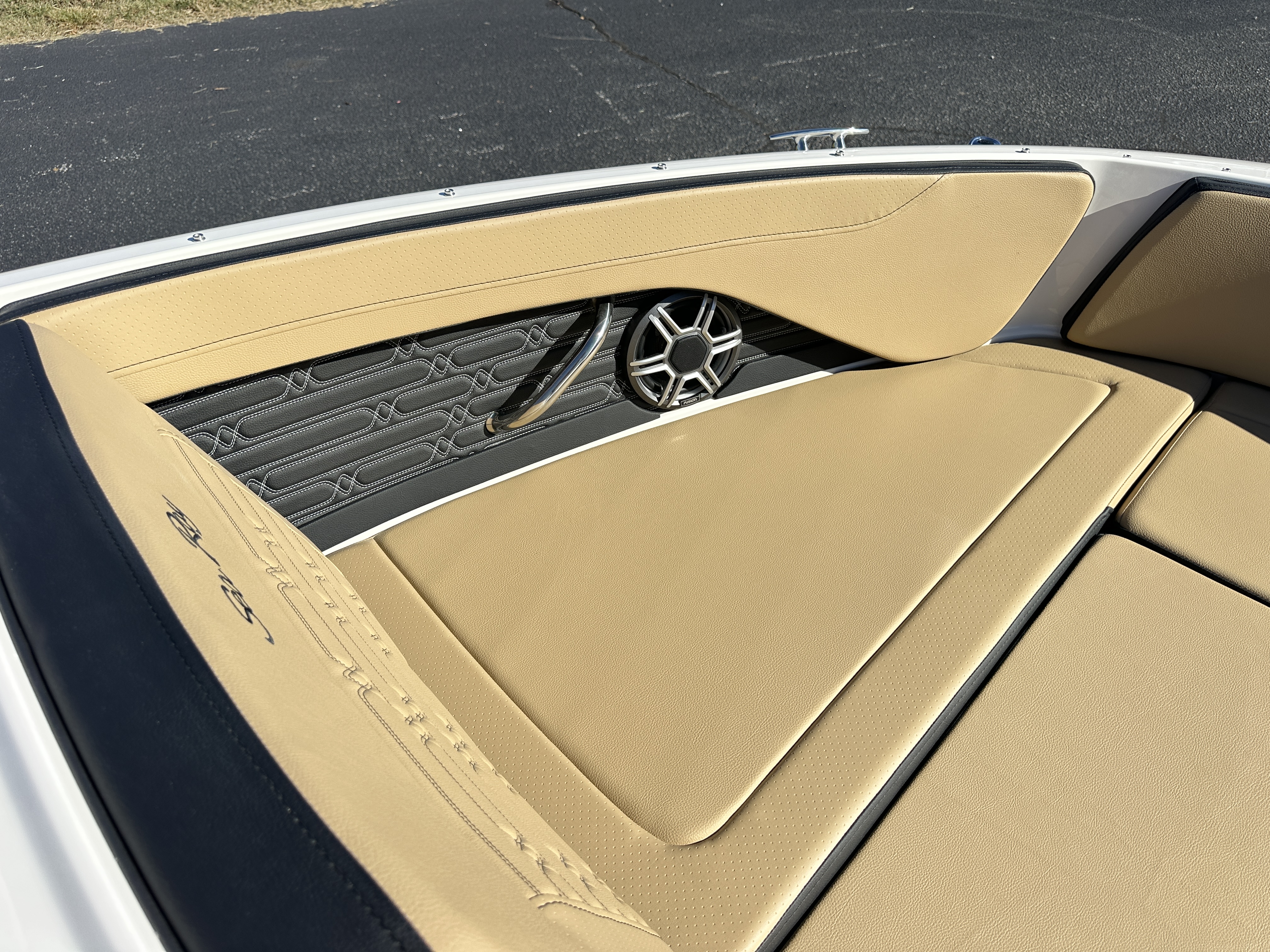 2026 Sea Ray SPX 210 Image Thumbnail #15