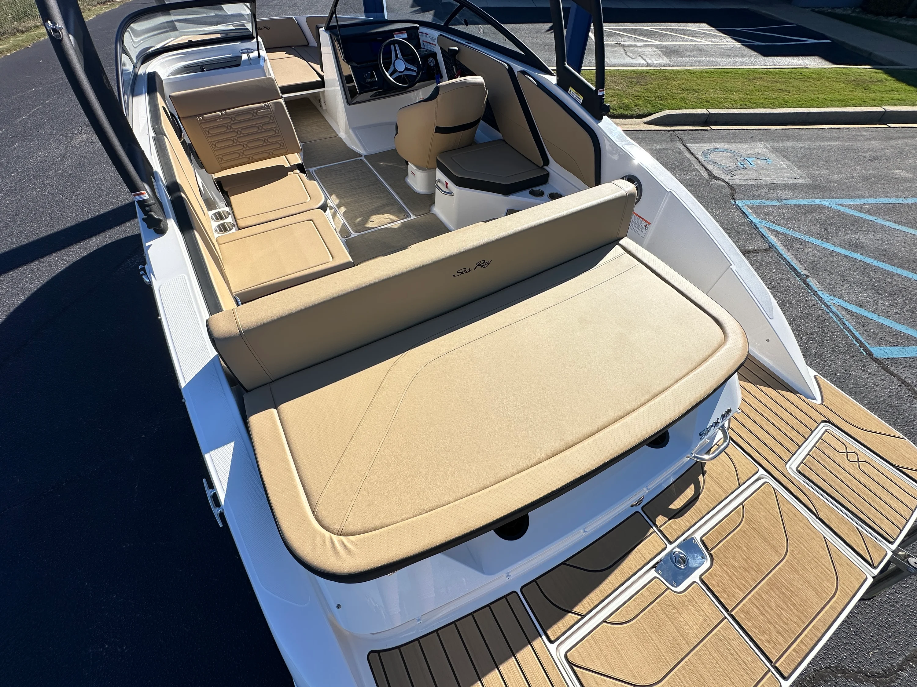 2026 Sea Ray SPX 210 Image Thumbnail #5