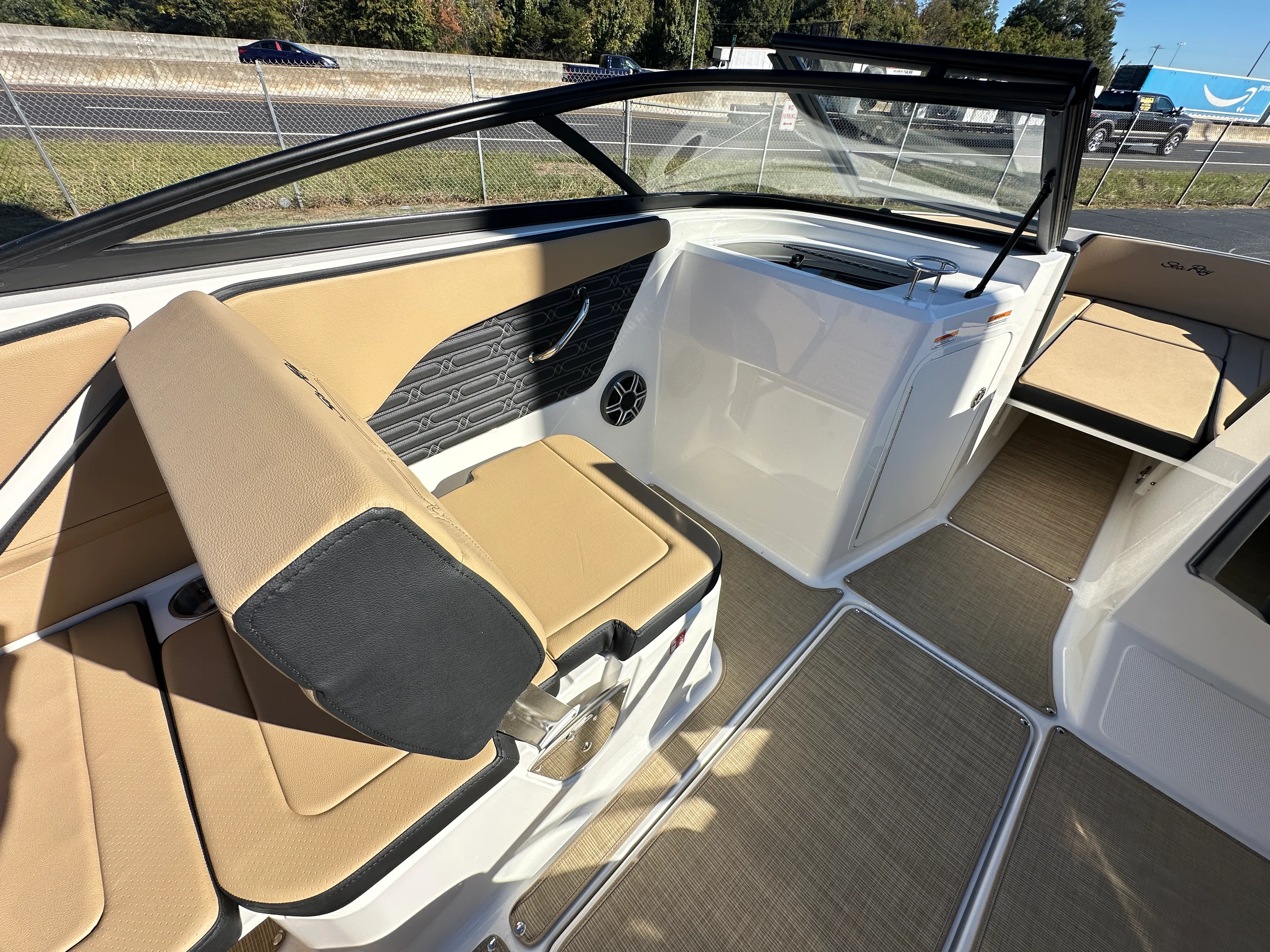 2026 Sea Ray SPX 210 Image Thumbnail #9