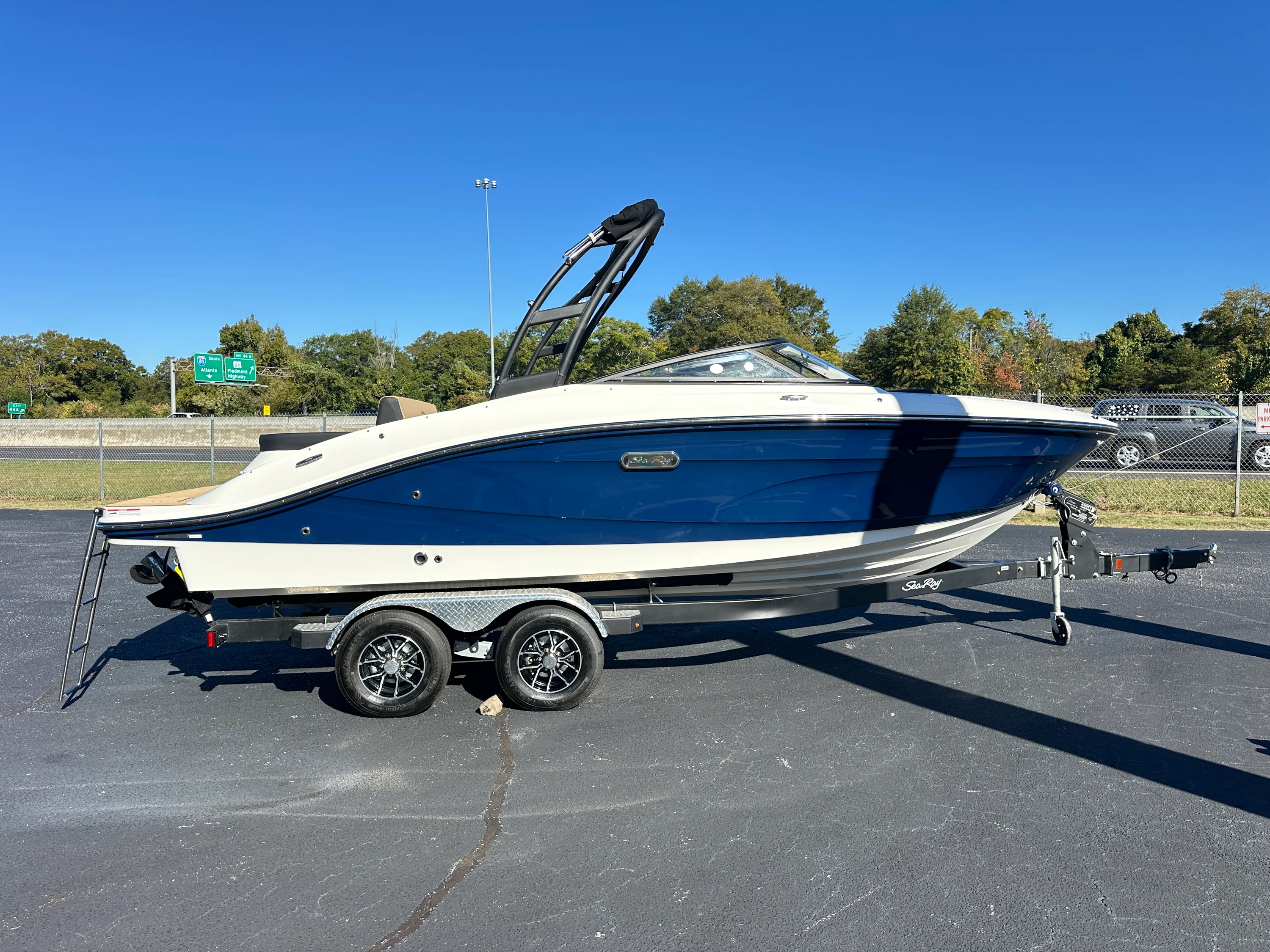 2026 Sea Ray SPX 210 Image Thumbnail #3