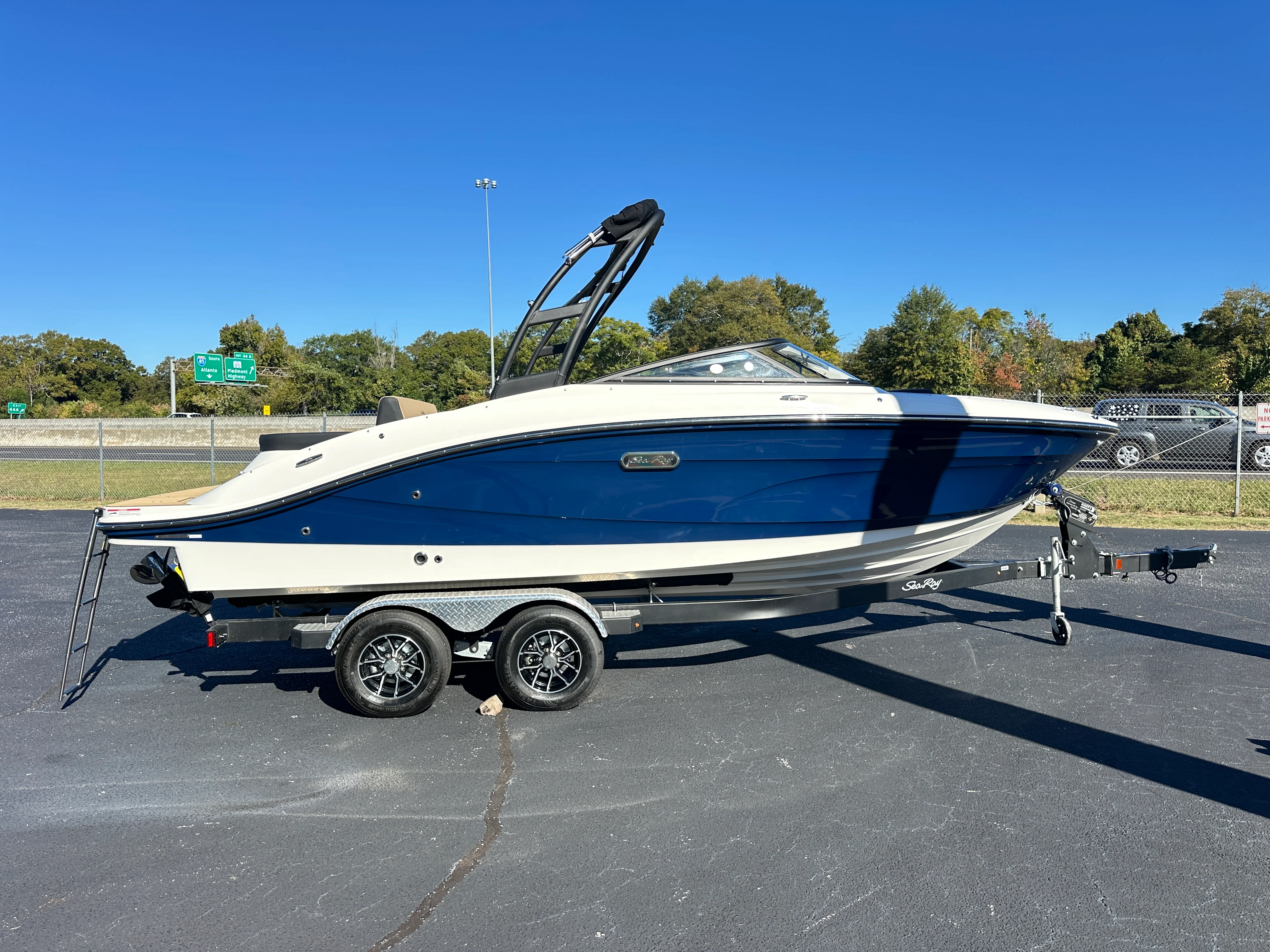 2026 Sea Ray SPX 210 Image Thumbnail #3