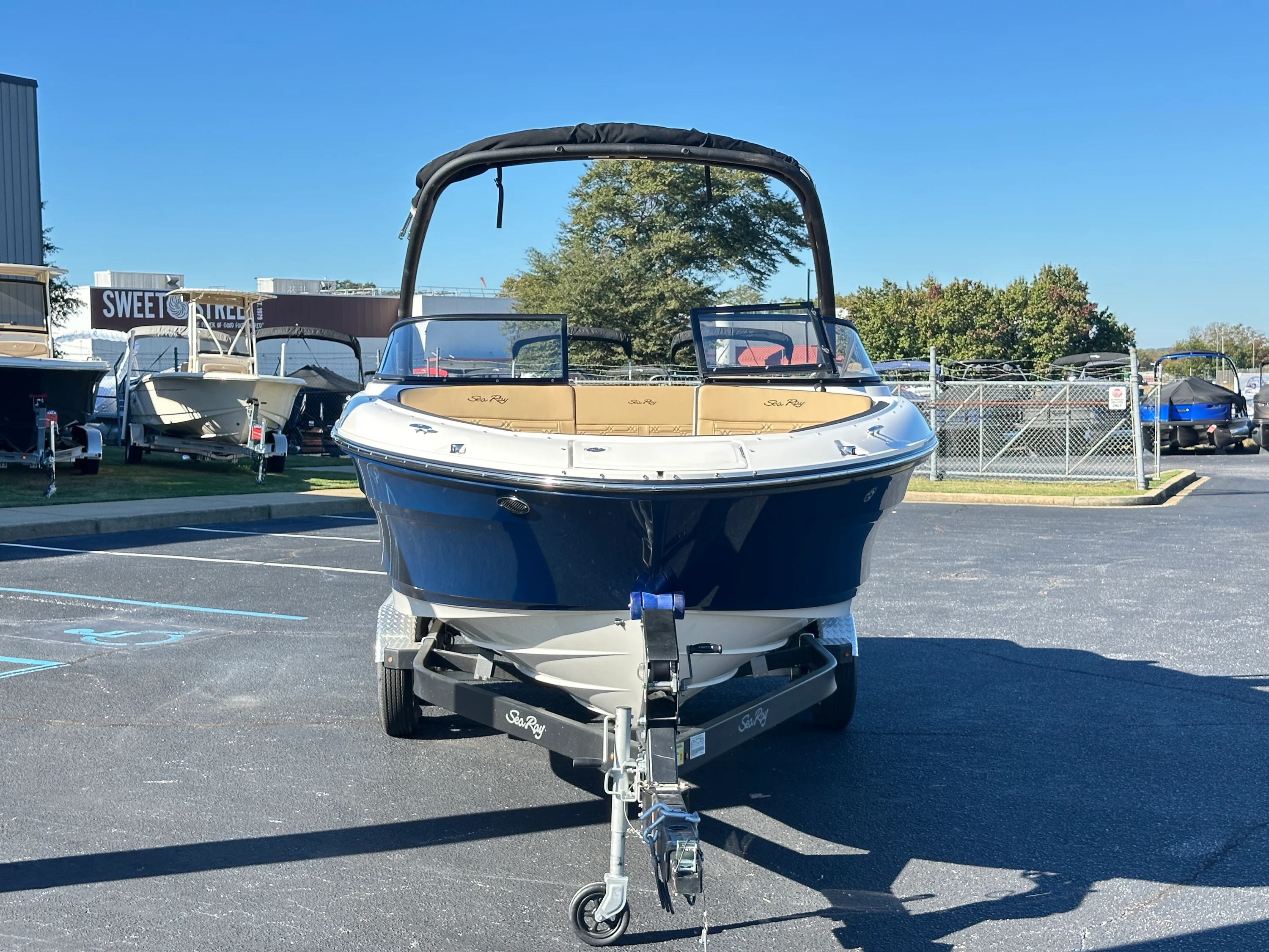 2026 Sea Ray SPX 210 Image Thumbnail #4