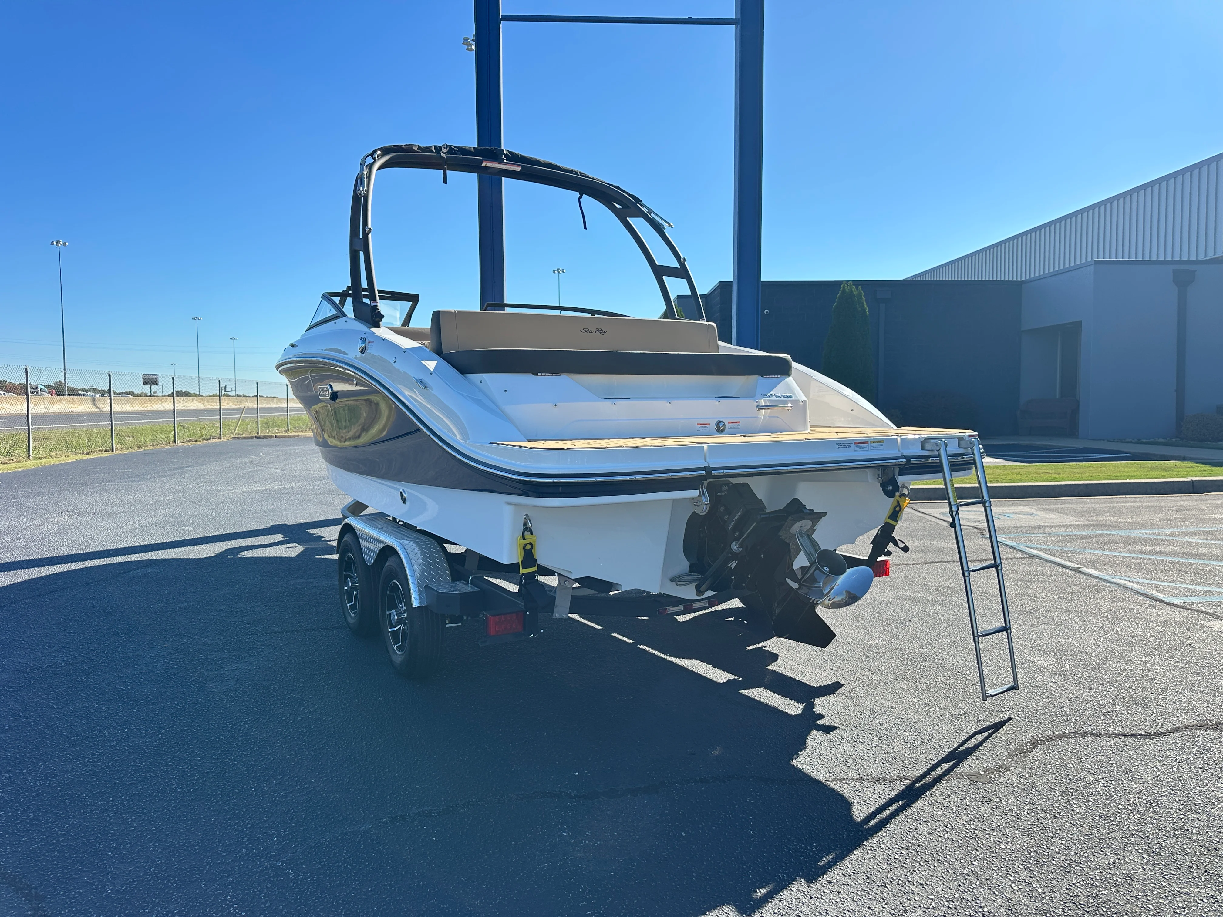 2026 Sea Ray SPX 210 Image Thumbnail #1