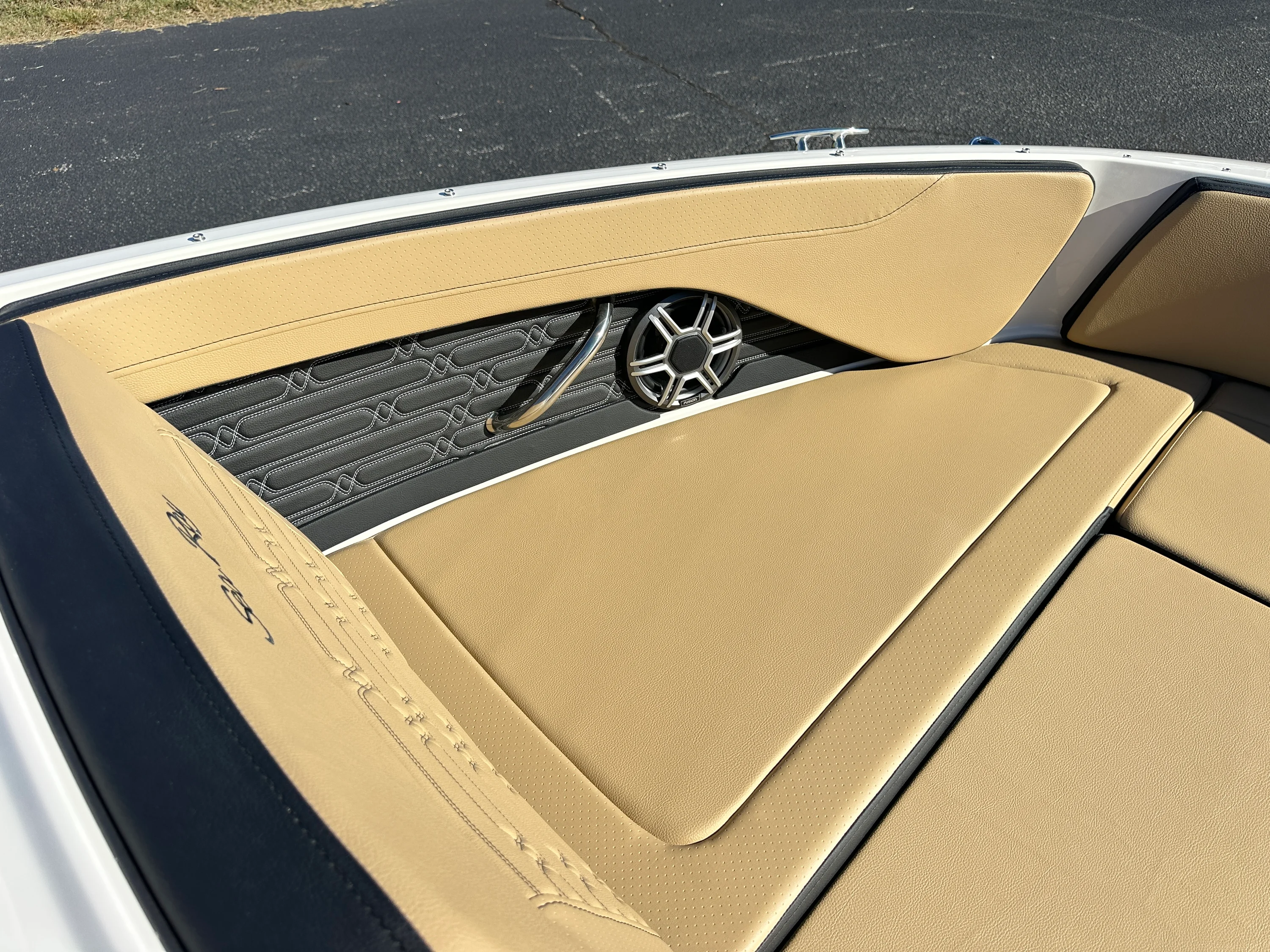 2026 Sea Ray SPX 210 Image Thumbnail #15