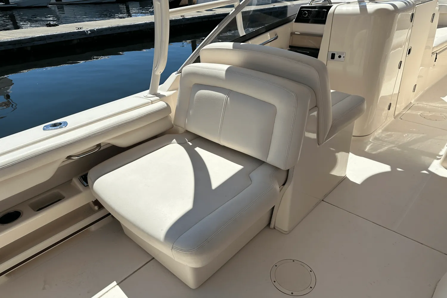 2016 Grady-White Freedom 275 Image Thumbnail #12