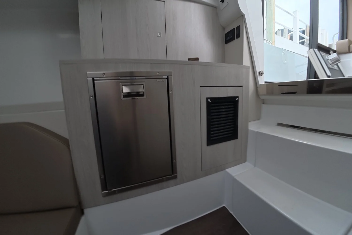 2026 Cruisers Yachts 38 VTR EC Image Thumbnail #40