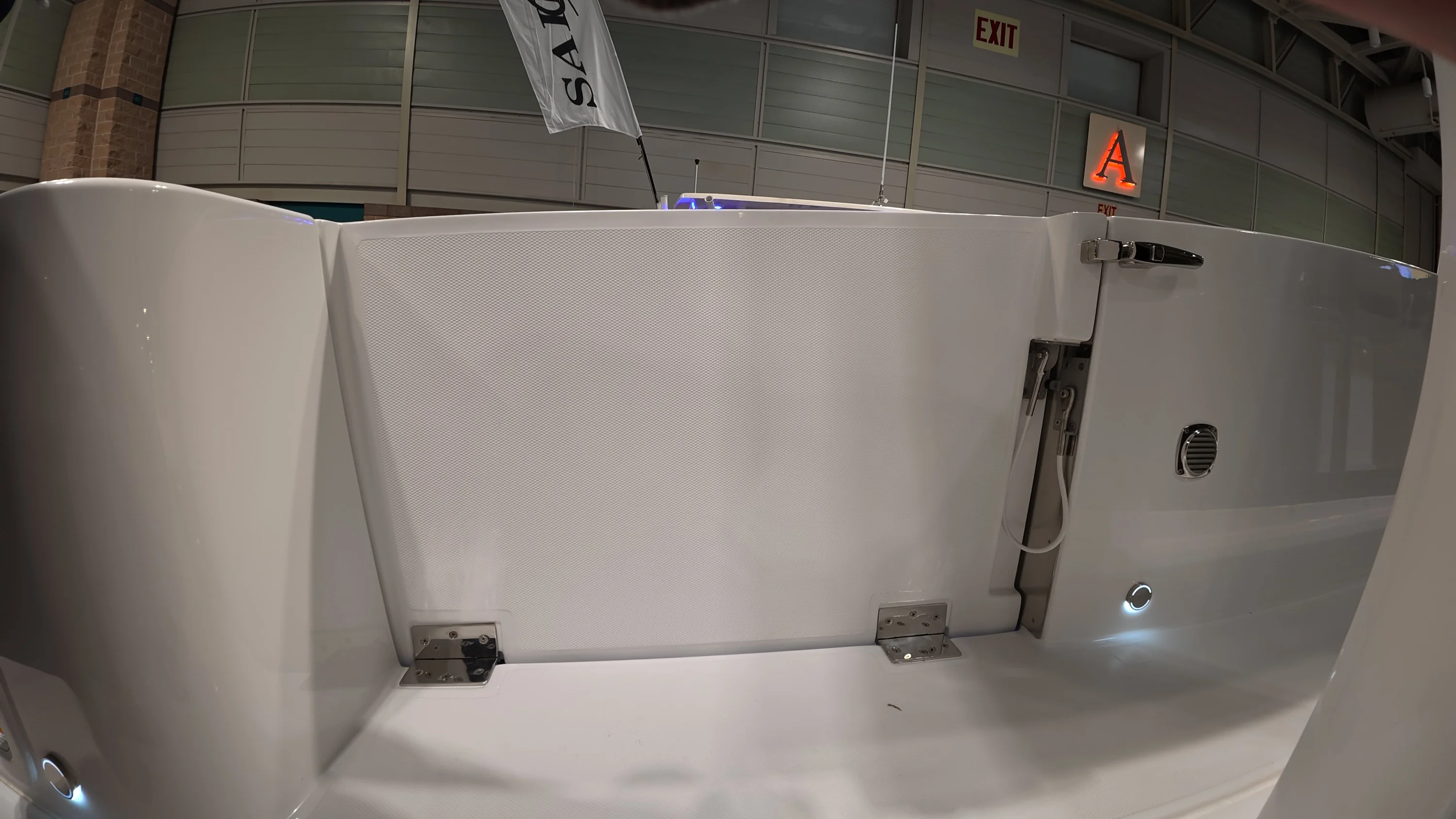 2026 Cruisers Yachts 38 VTR EC Image Thumbnail #8