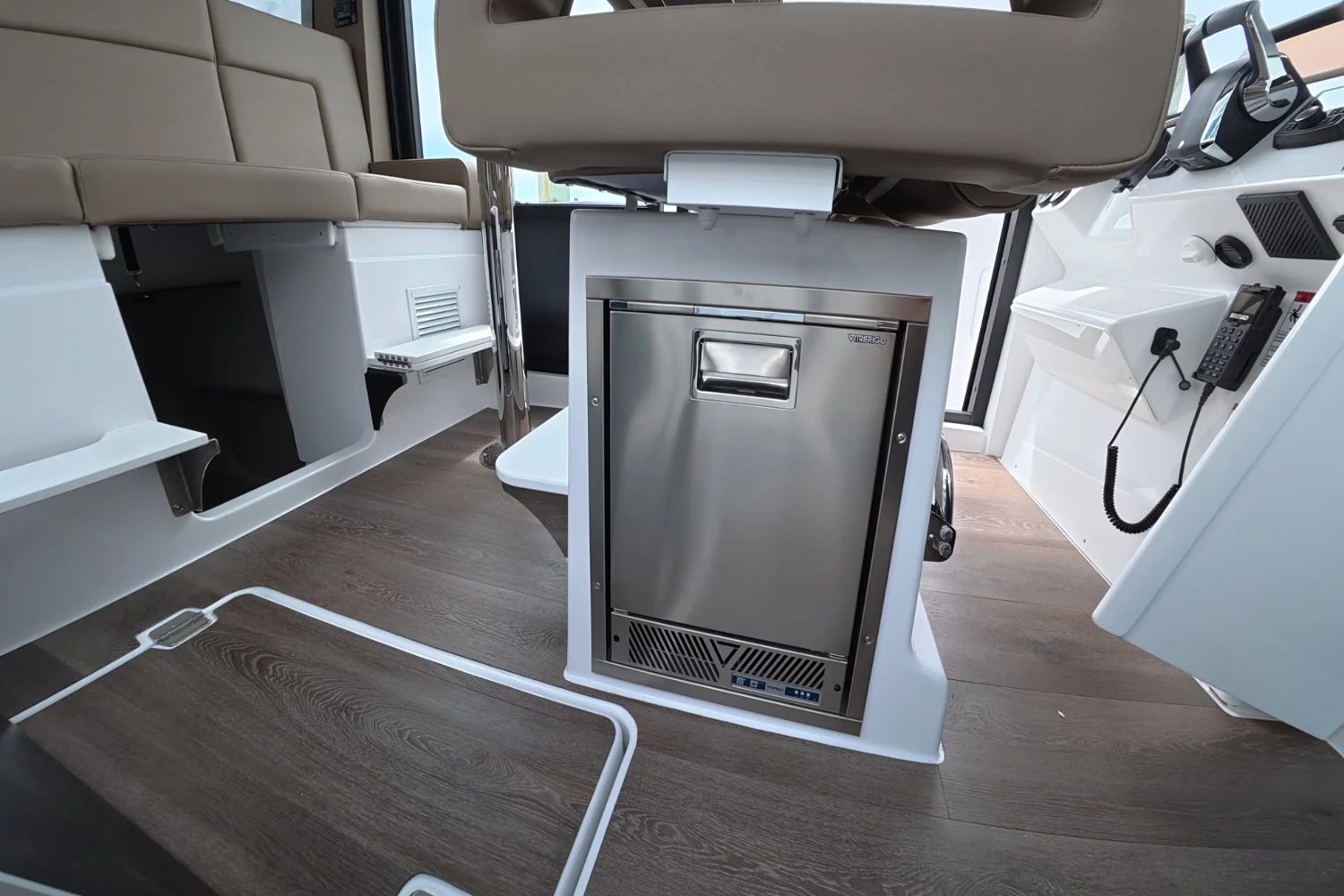 2026 Cruisers Yachts 38 VTR EC Image Thumbnail #45