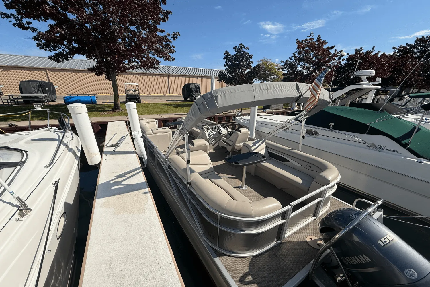 2019 Bennington S22 TRITOON Image Thumbnail #1