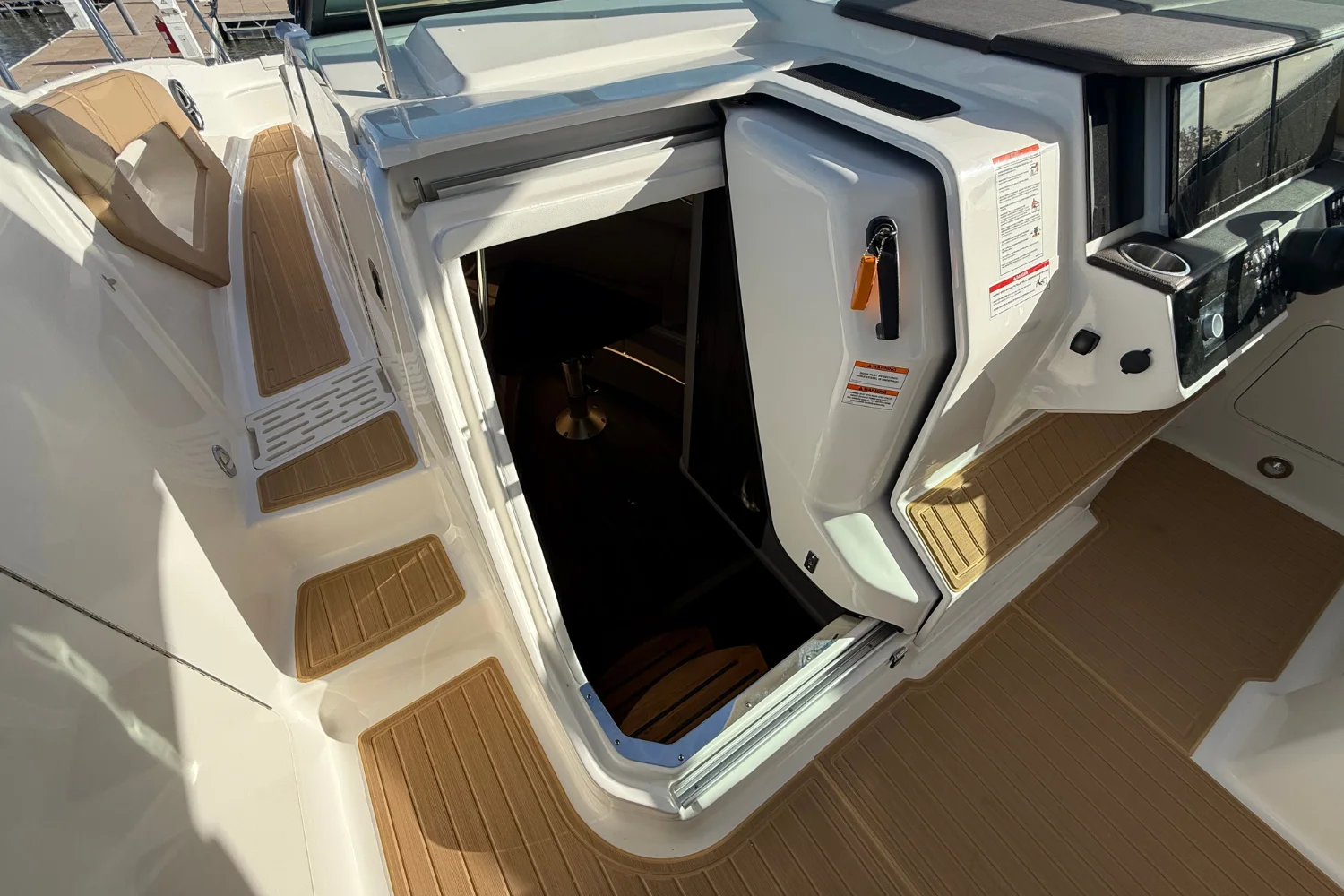 2026 Sea Ray Sundancer 320 Image Thumbnail #31