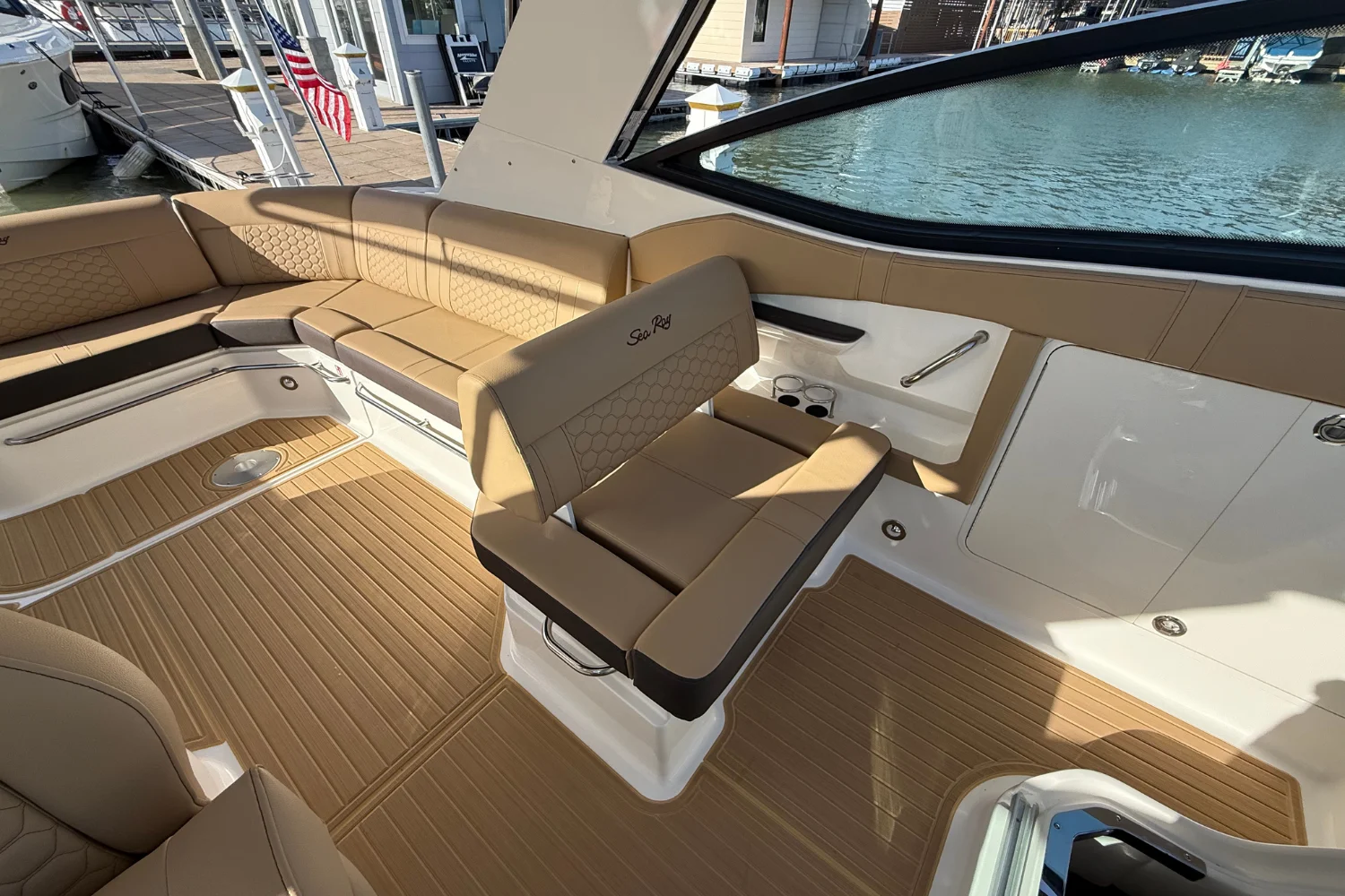 2026 Sea Ray Sundancer 320 Image Thumbnail #18