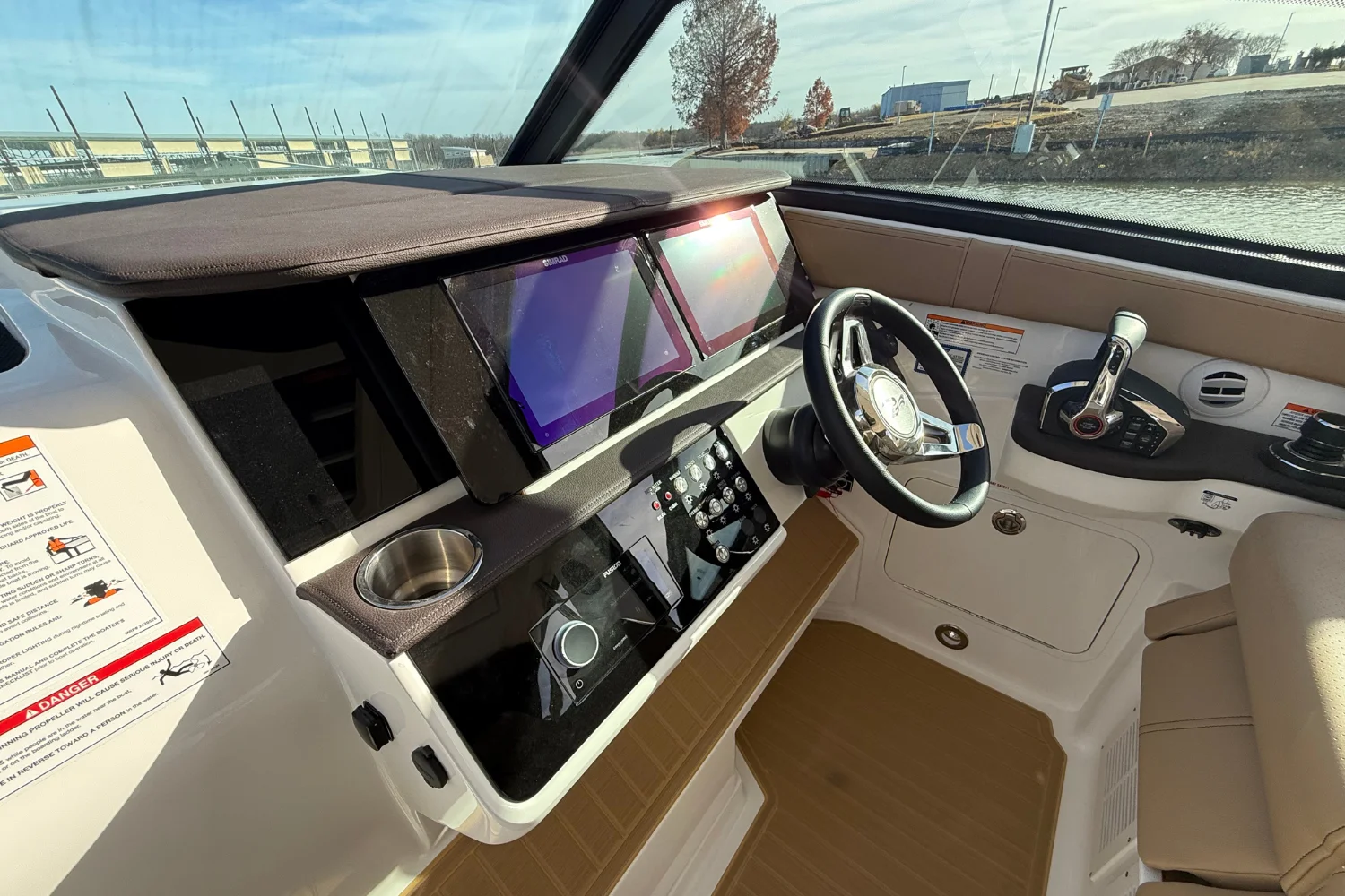 2026 Sea Ray Sundancer 320 Image Thumbnail #21