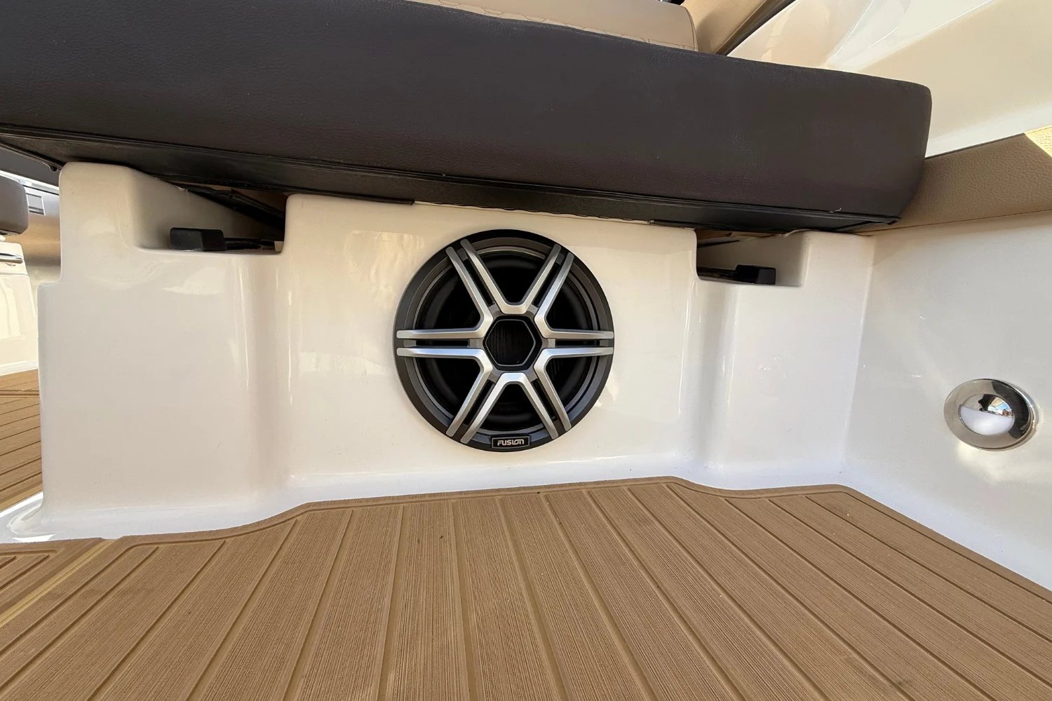 2026 Sea Ray Sundancer 320 Image Thumbnail #43