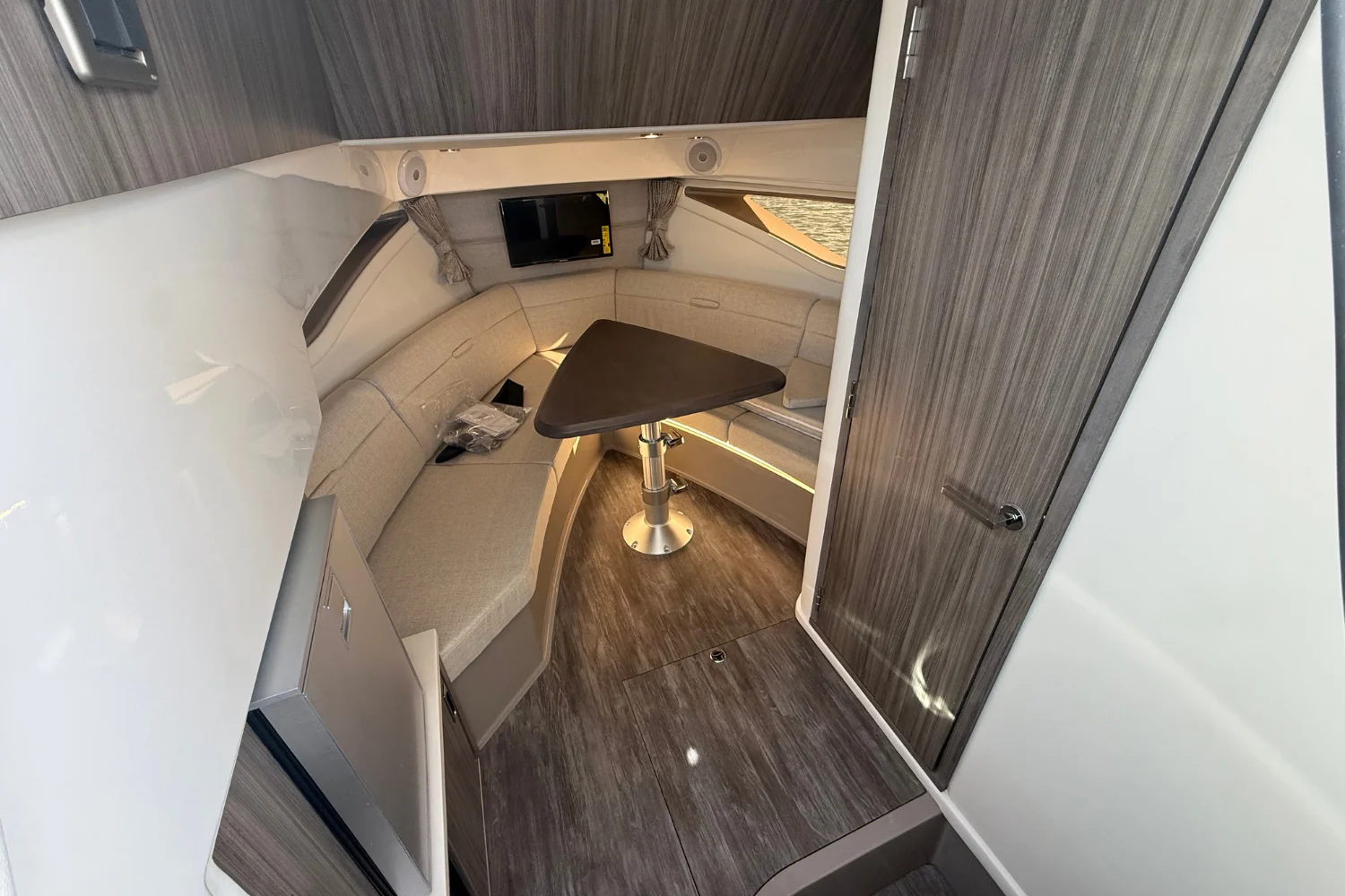 2026 Sea Ray Sundancer 320 Image Thumbnail #32