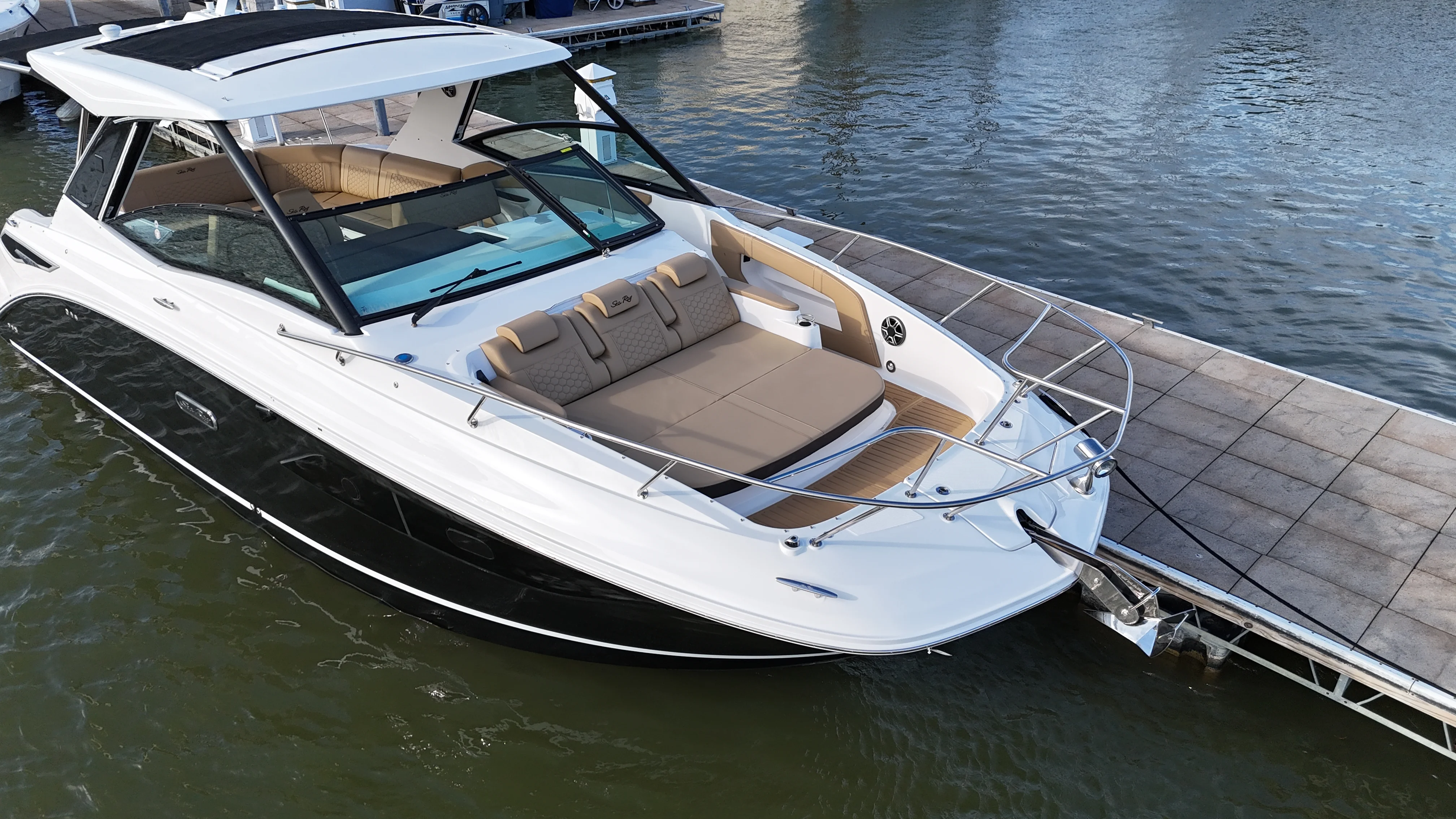 2026 Sea Ray Sundancer 320 Image Thumbnail #3