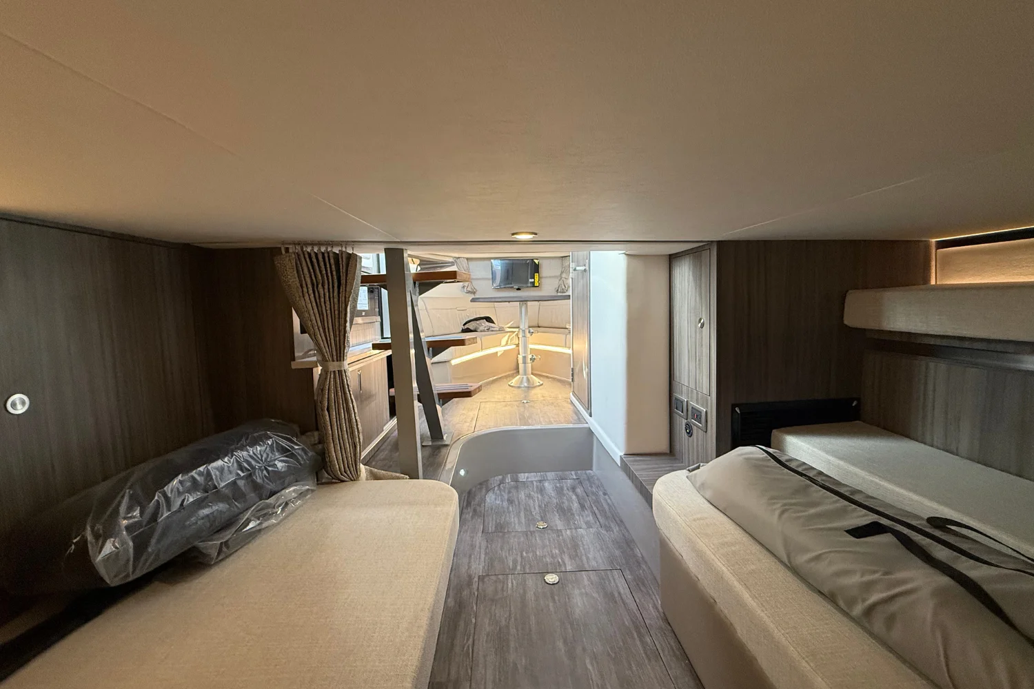 2026 Sea Ray Sundancer 320 Image Thumbnail #38