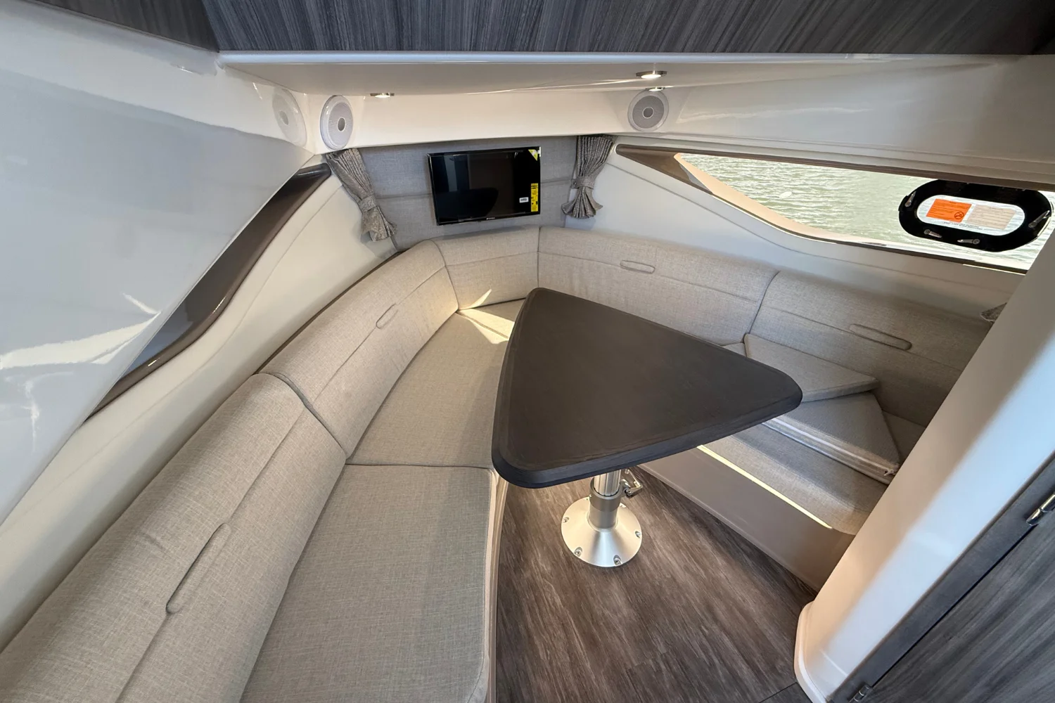 2026 Sea Ray Sundancer 320 Image Thumbnail #33