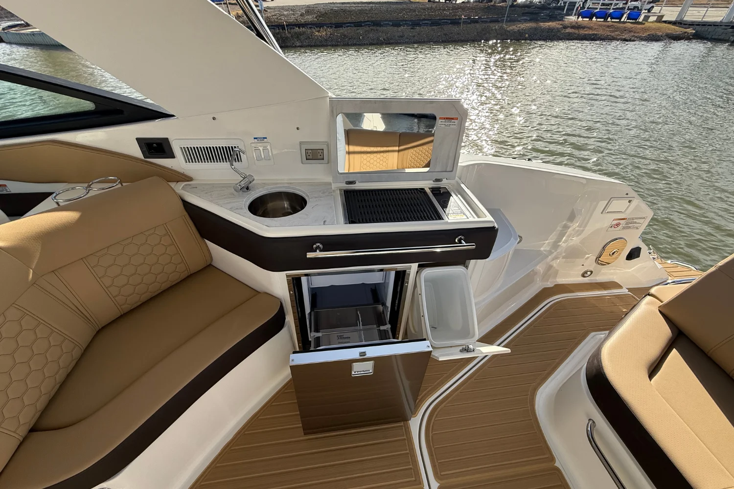 2026 Sea Ray Sundancer 320 Image Thumbnail #13