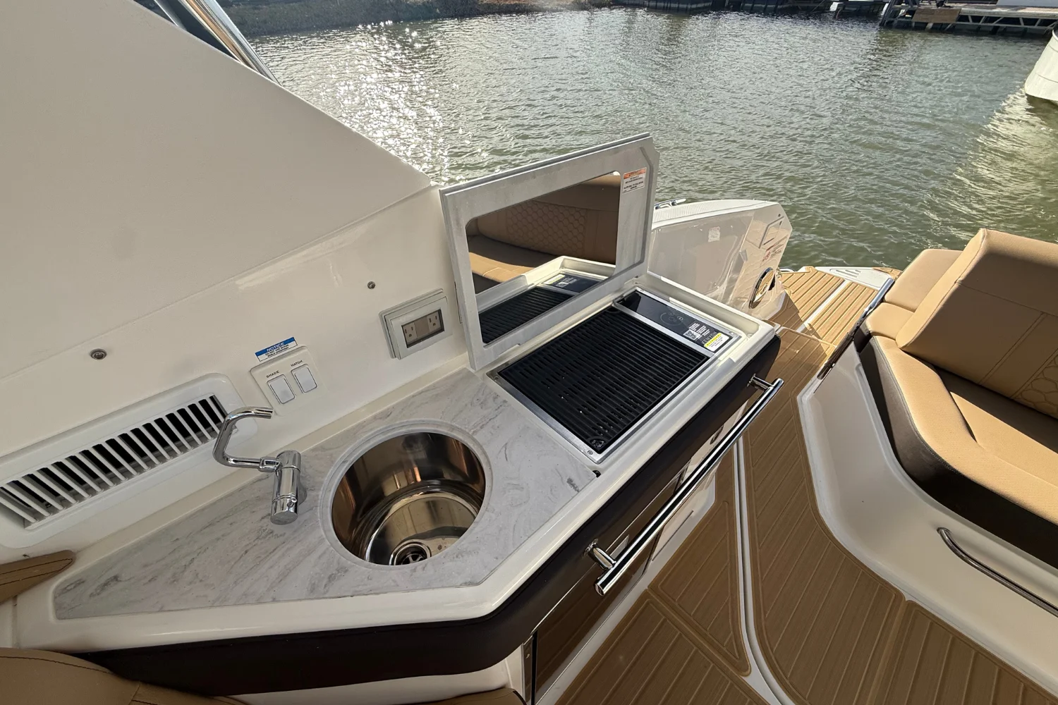 2026 Sea Ray Sundancer 320 Image Thumbnail #14