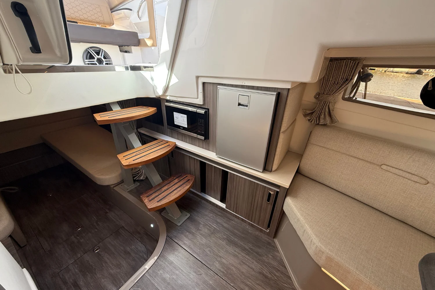 2026 Sea Ray Sundancer 320 Image Thumbnail #35