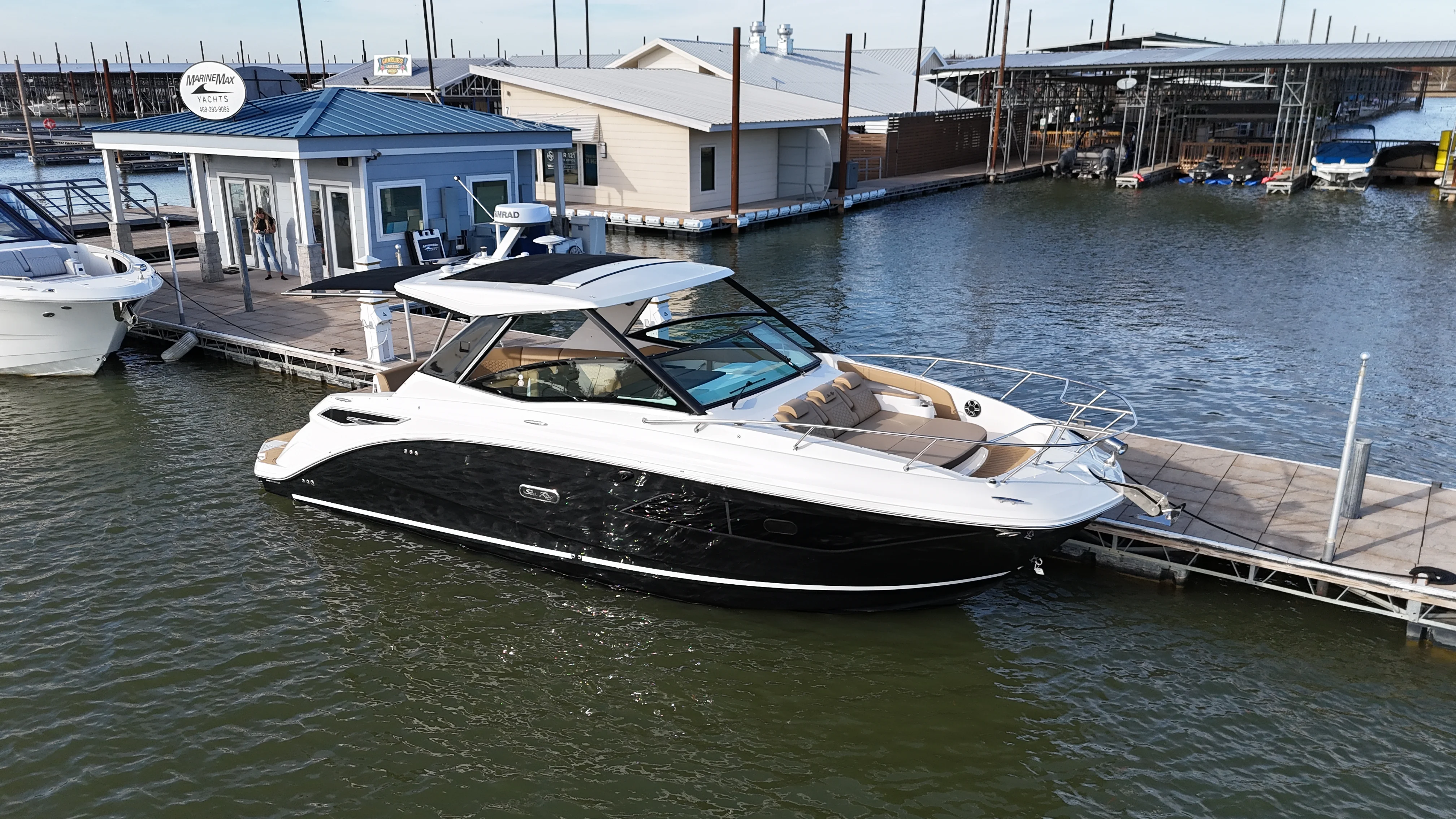 2026 Sea Ray Sundancer 320 Image Thumbnail #2