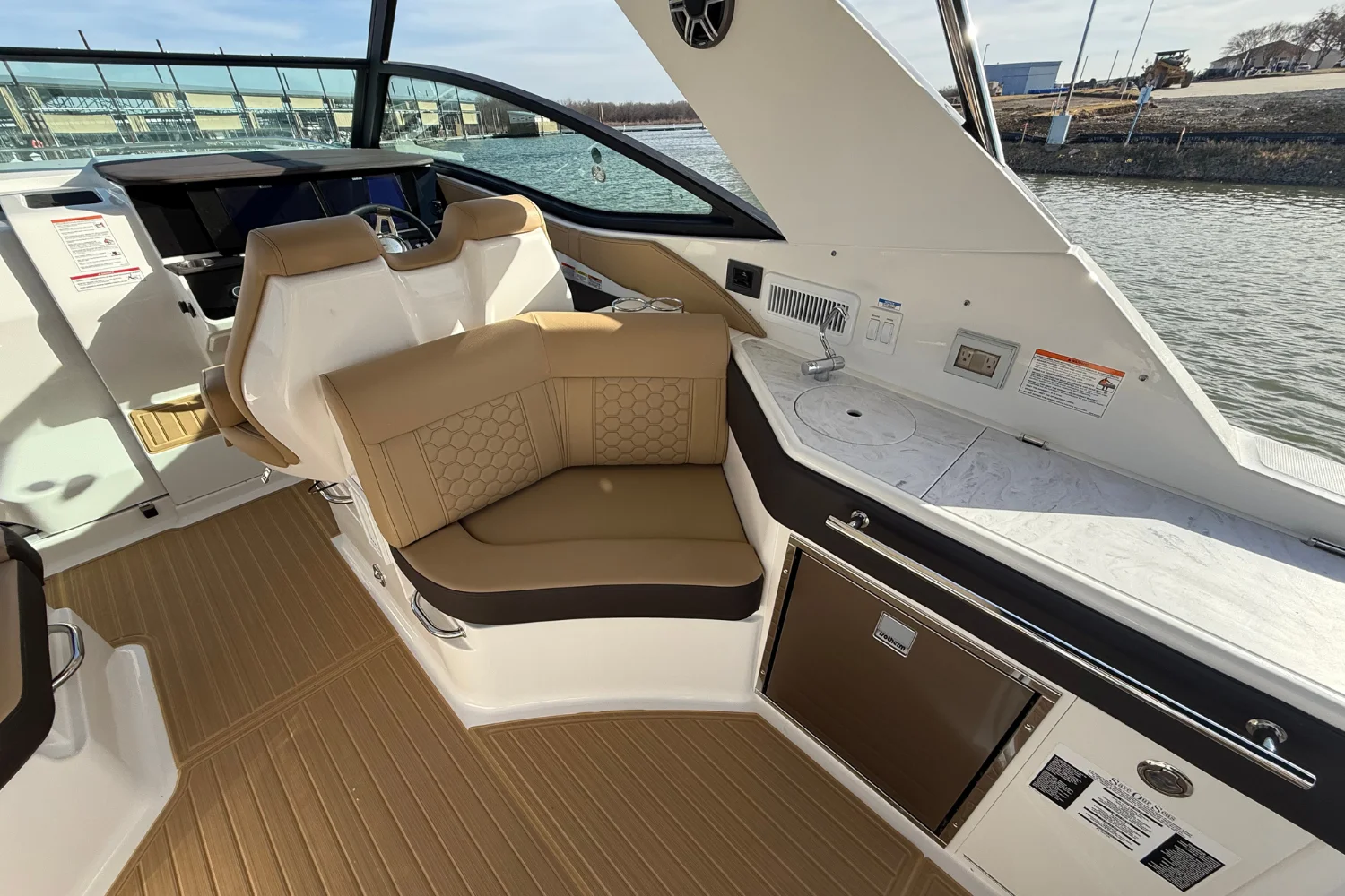 2026 Sea Ray Sundancer 320 Image Thumbnail #15