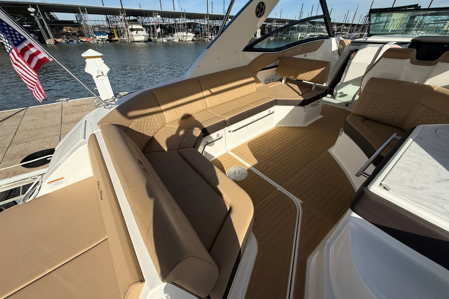 2026 Sea Ray Sundancer 320 Image Thumbnail #9