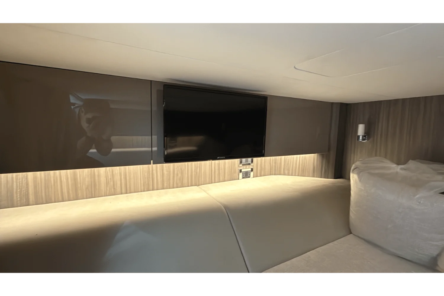 2025 Sea Ray 400 SLX OUTBOARD Image Thumbnail #38