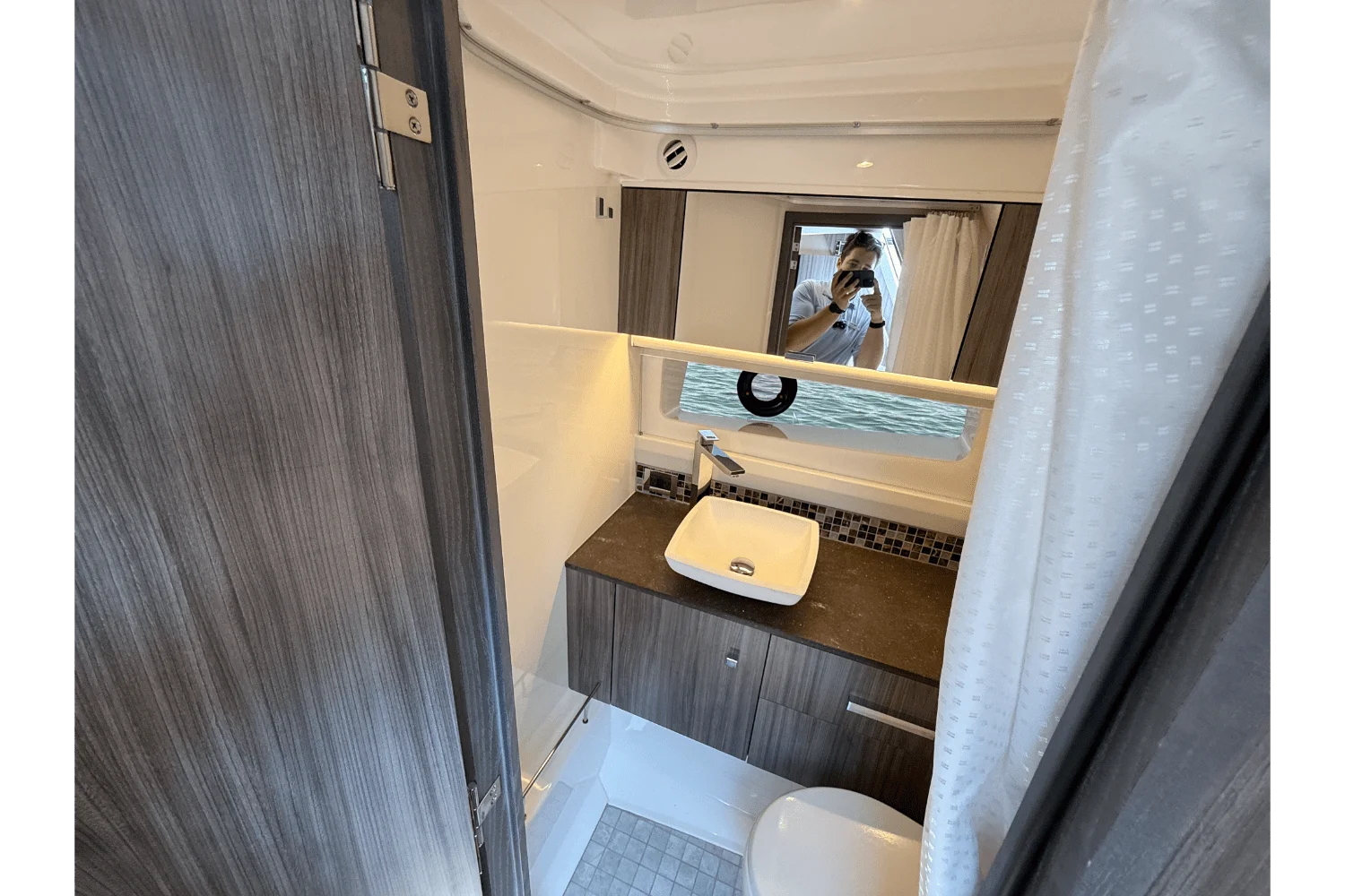 2025 Sea Ray 400 SLX OUTBOARD Image Thumbnail #37