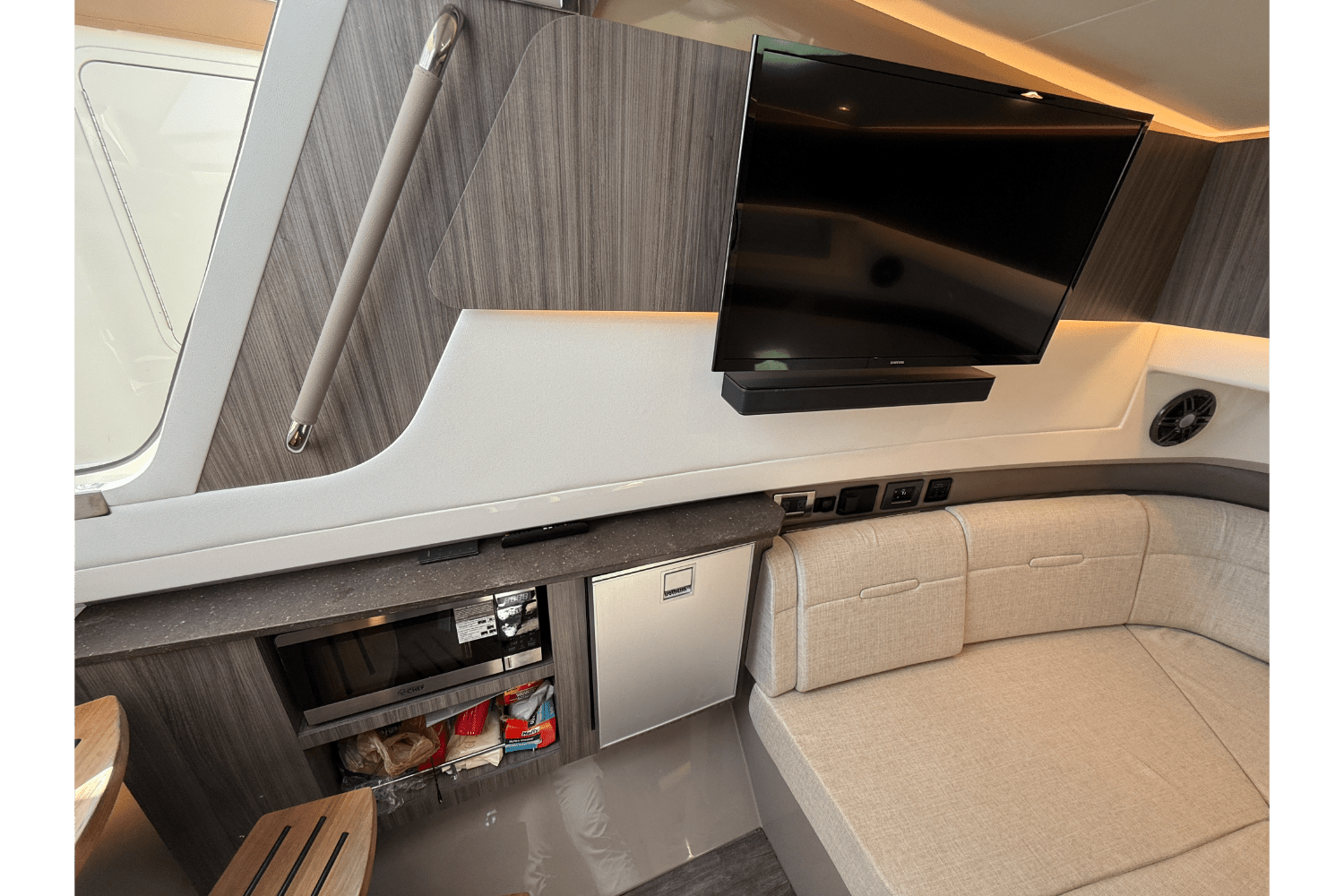 2025 Sea Ray 400 SLX OUTBOARD Image Thumbnail #31