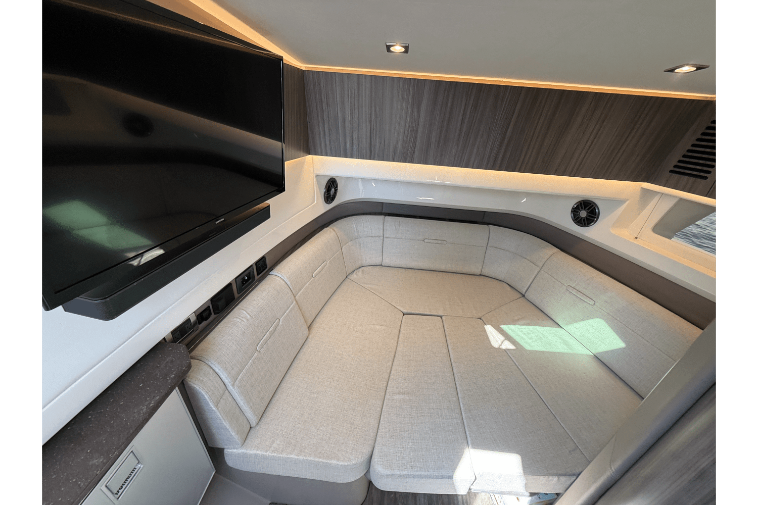 2025 Sea Ray 400 SLX OUTBOARD Image Thumbnail #33