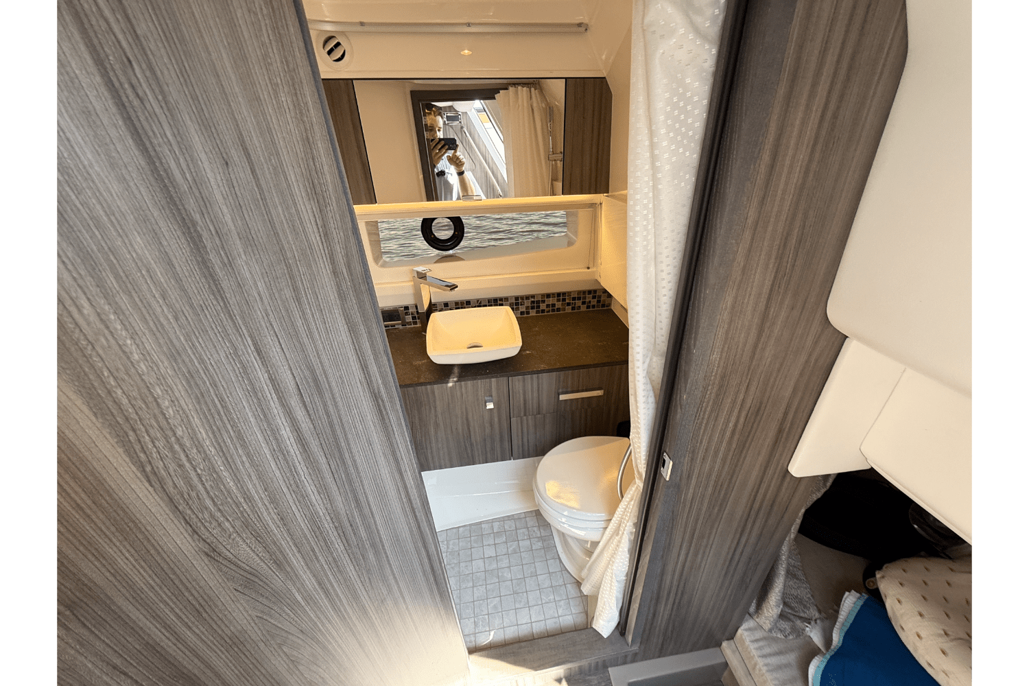 2025 Sea Ray 400 SLX OUTBOARD Image Thumbnail #35