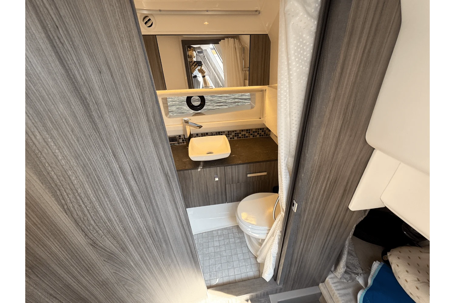 2025 Sea Ray 400 SLX OUTBOARD Image Thumbnail #35