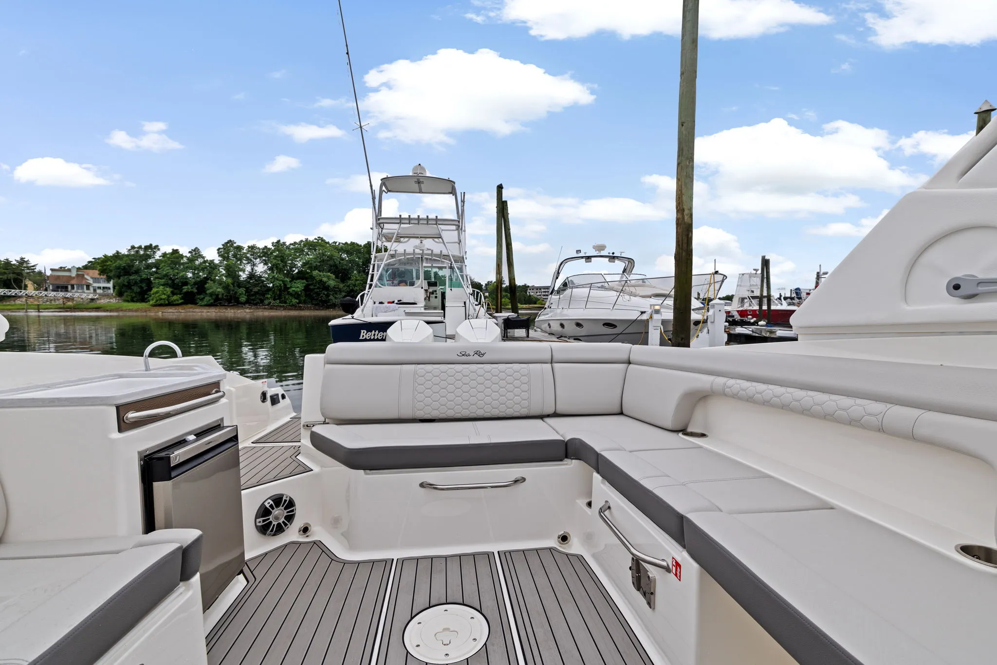 2026 Sea Ray SDX 290 Outboard Image Thumbnail #10