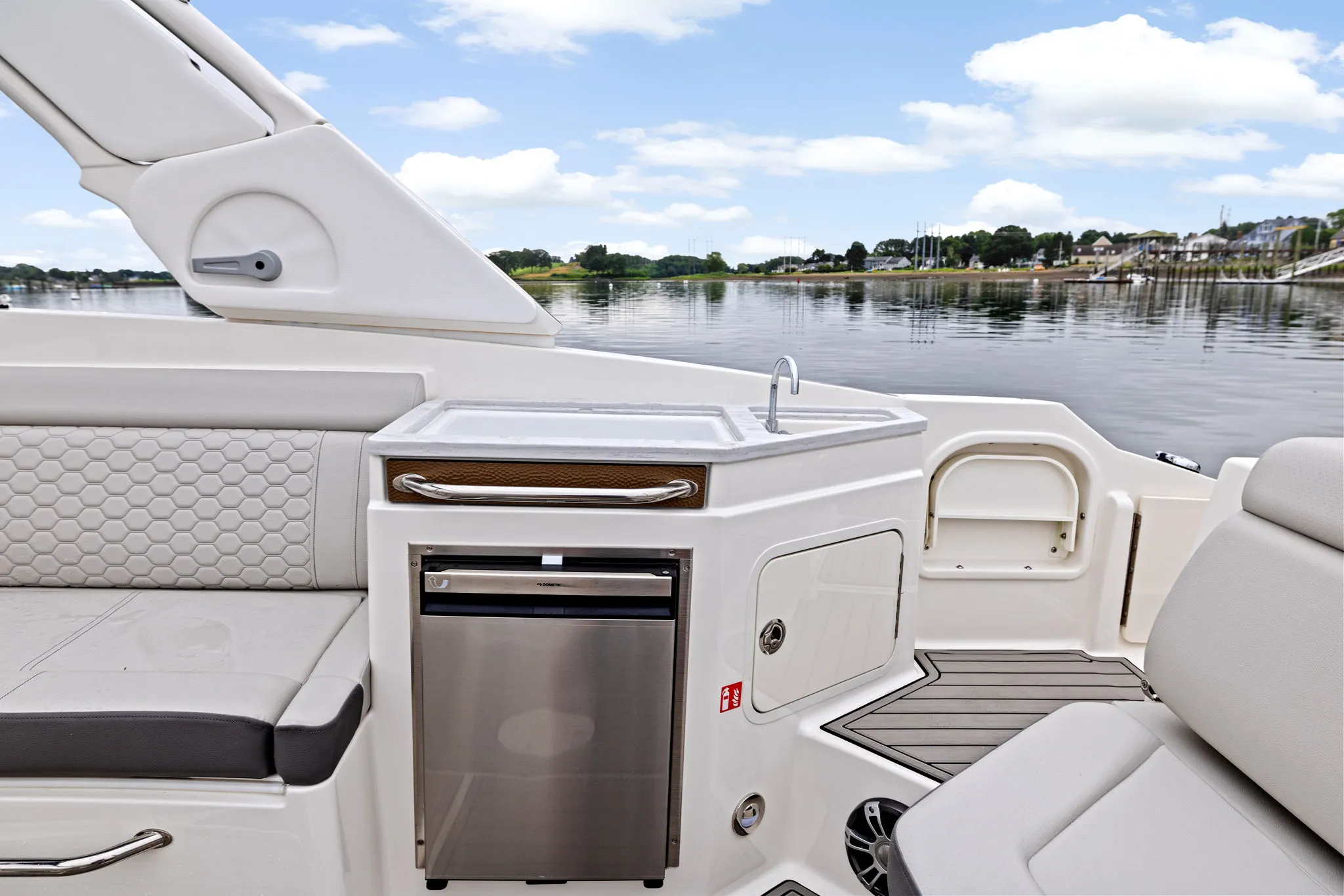 2026 Sea Ray SDX 290 Outboard Image Thumbnail #6