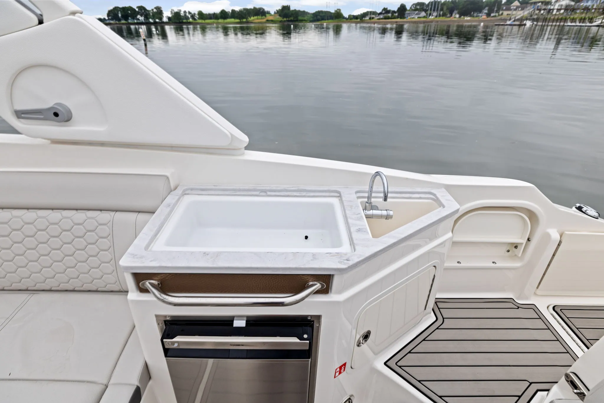 2026 Sea Ray SDX 290 Outboard Image Thumbnail #7