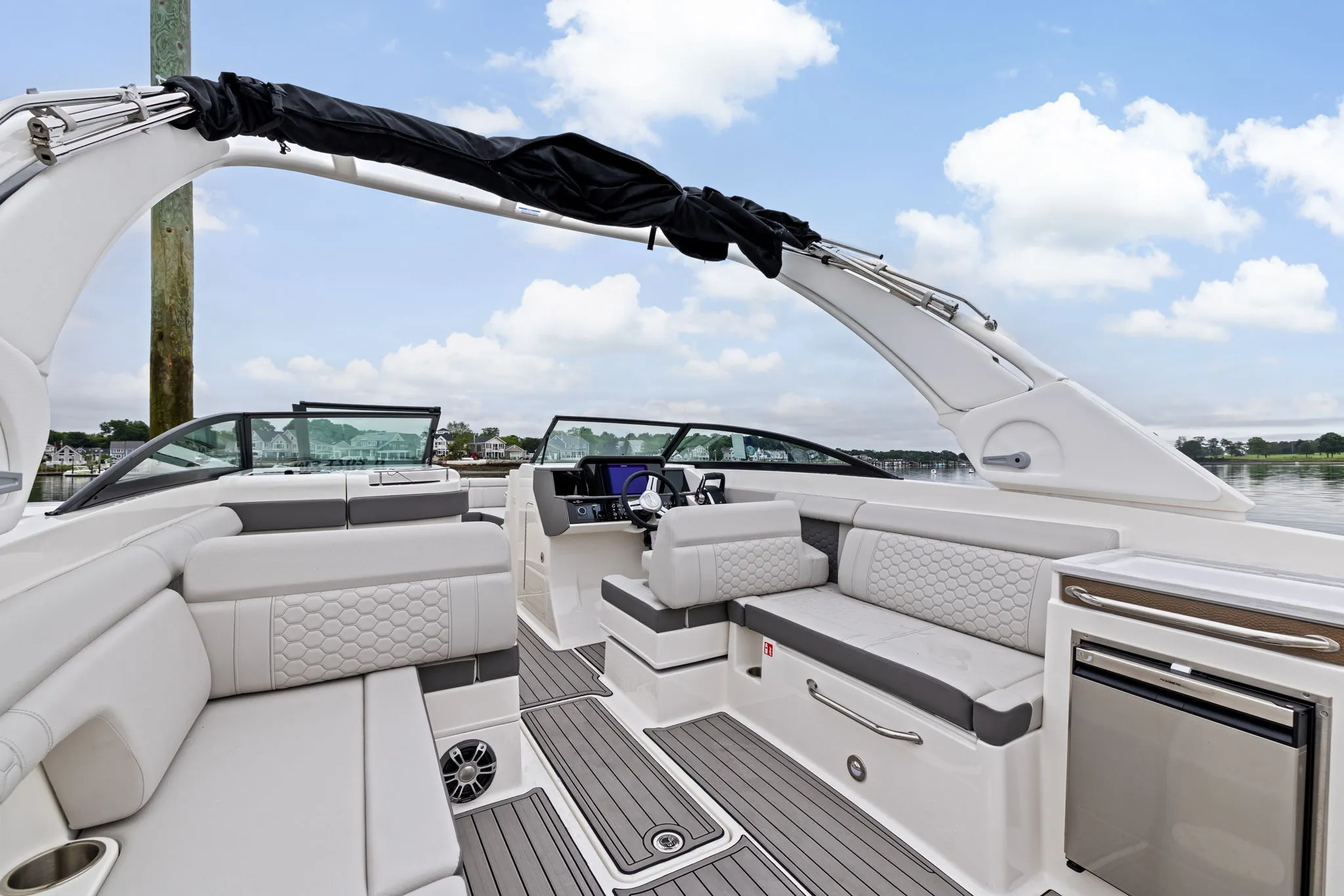 2026 Sea Ray SDX 290 Outboard Image Thumbnail #8