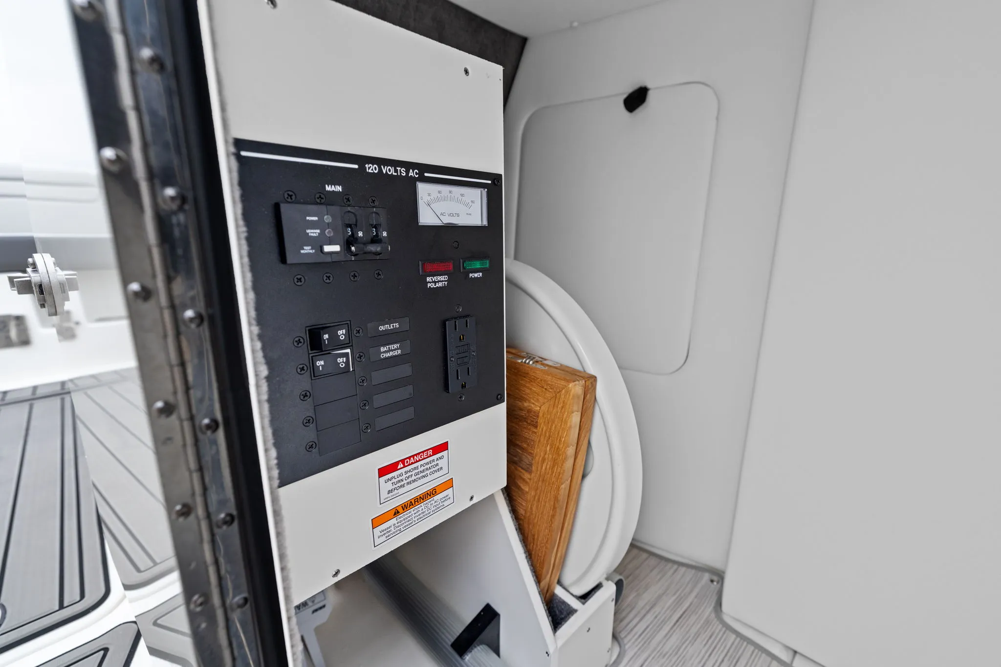 2026 Sea Ray SDX 290 Outboard Image Thumbnail #26