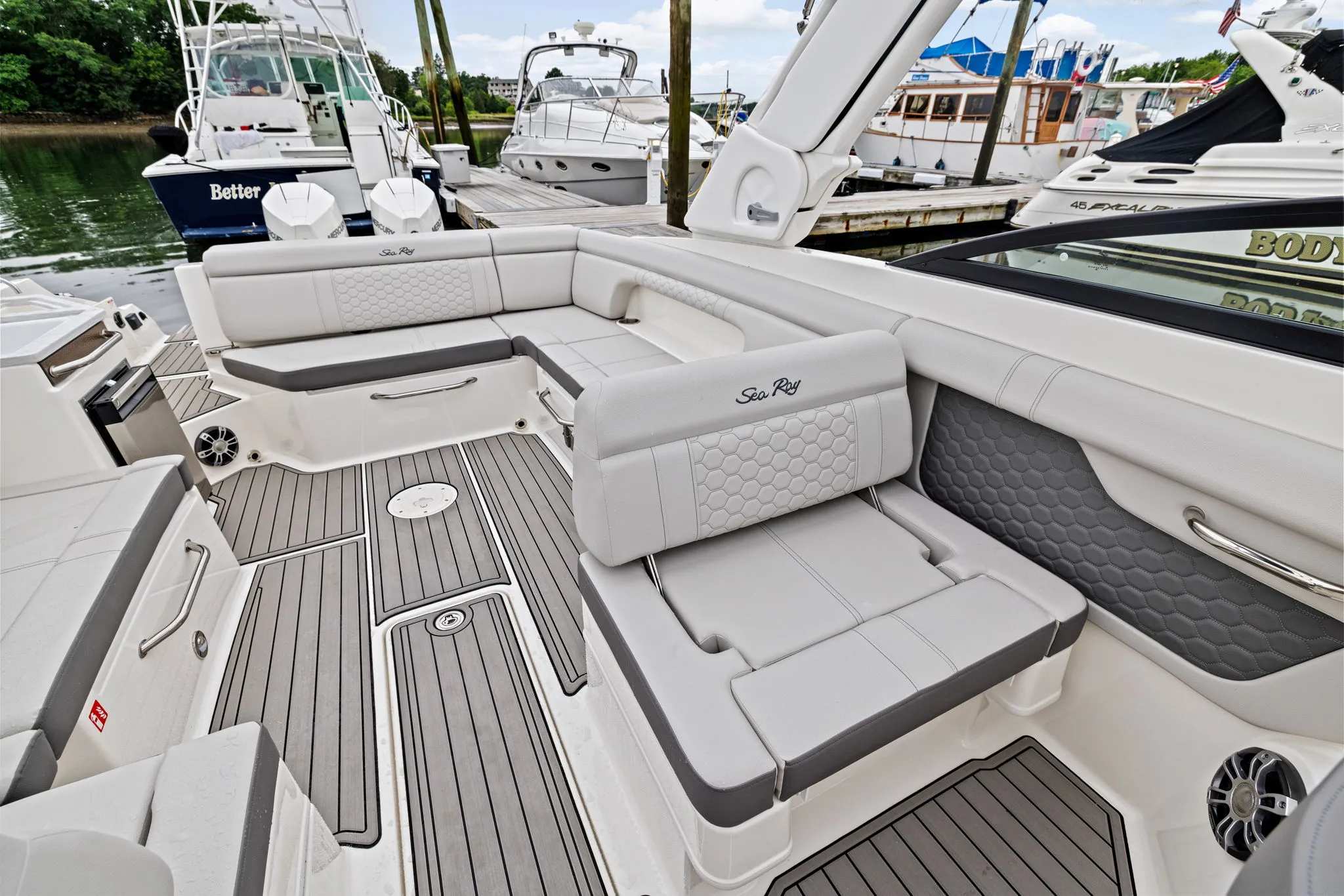 2026 Sea Ray SDX 290 Outboard Image Thumbnail #19