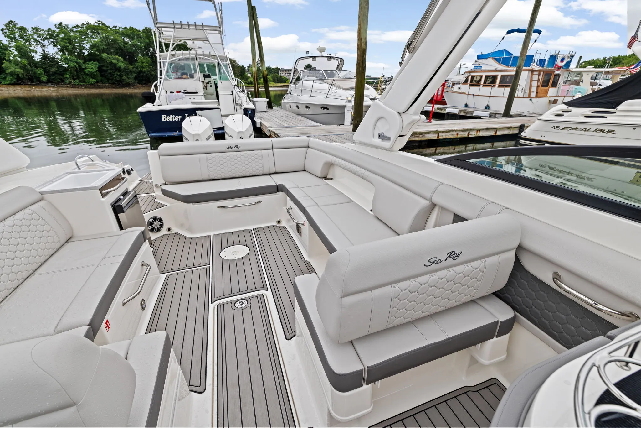 2026 Sea Ray SDX 290 Outboard Image Thumbnail #20