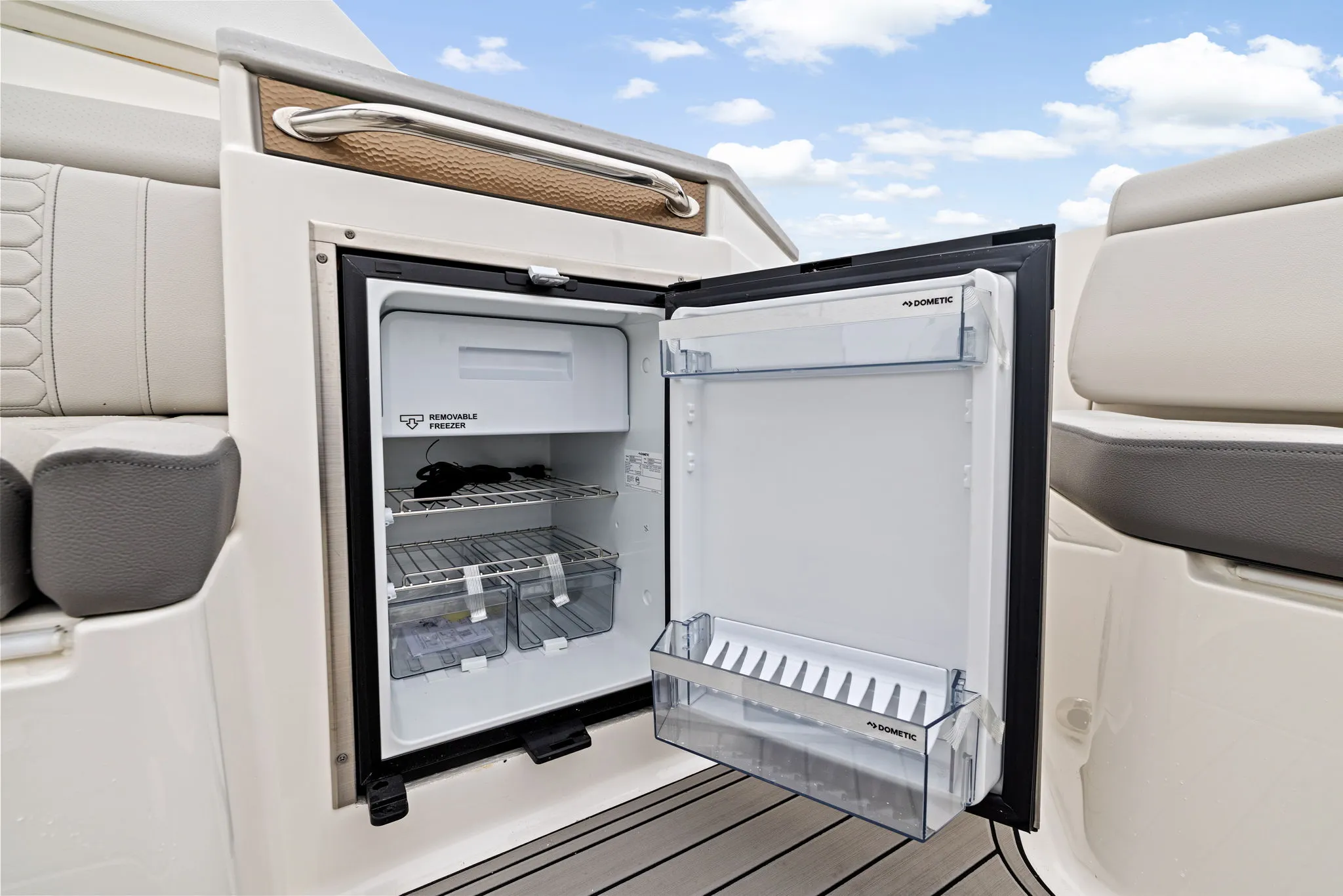 2026 Sea Ray SDX 290 Outboard Image Thumbnail #9