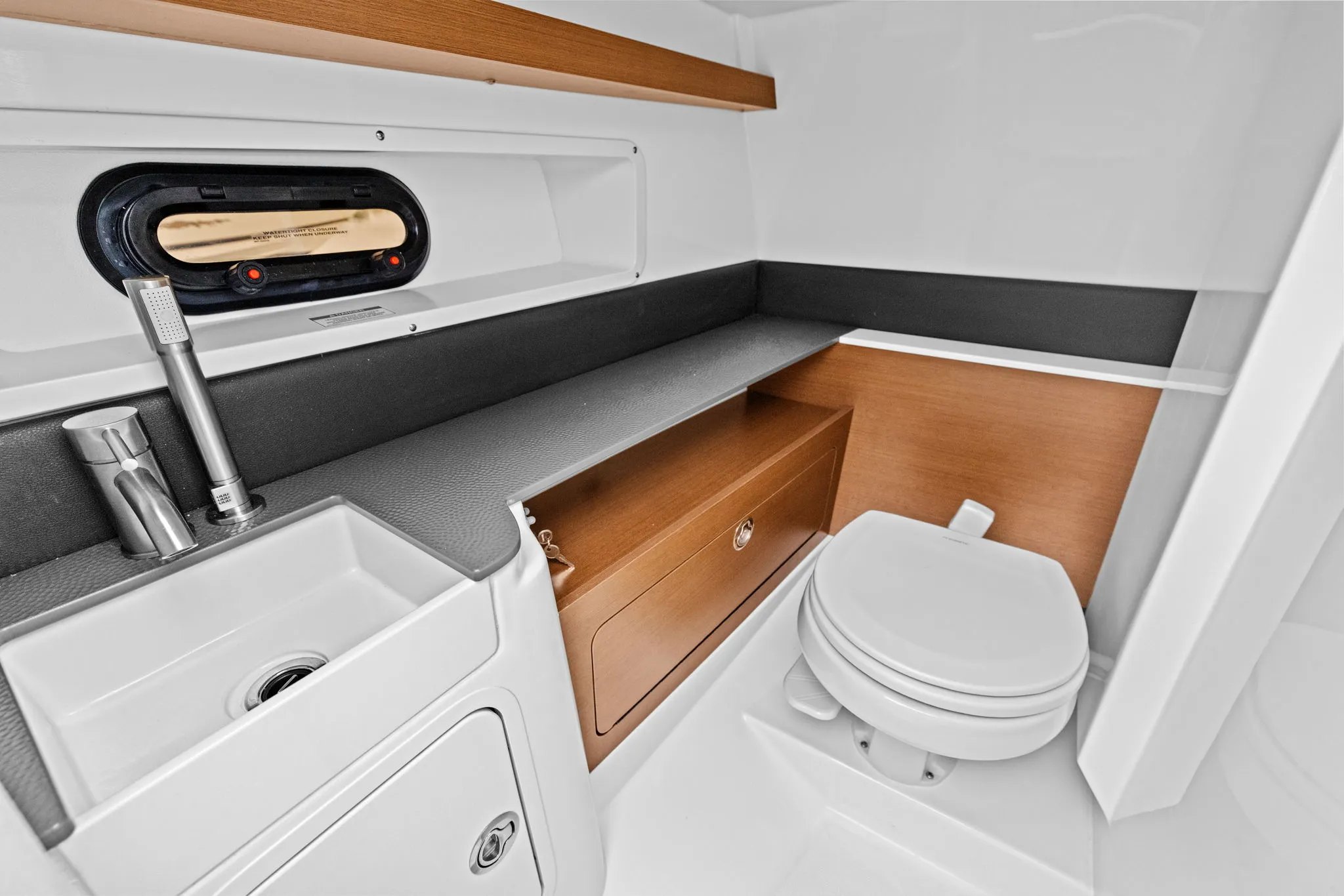 2026 Sea Ray SDX 290 Outboard Image Thumbnail #23