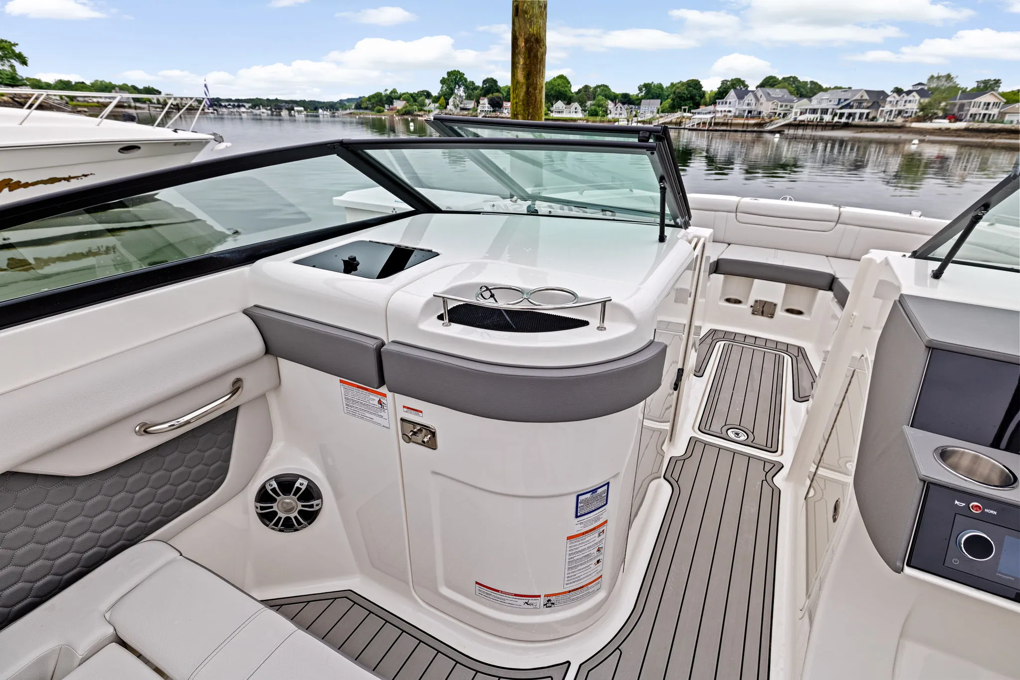 2026 Sea Ray SDX 290 Outboard Image Thumbnail #21