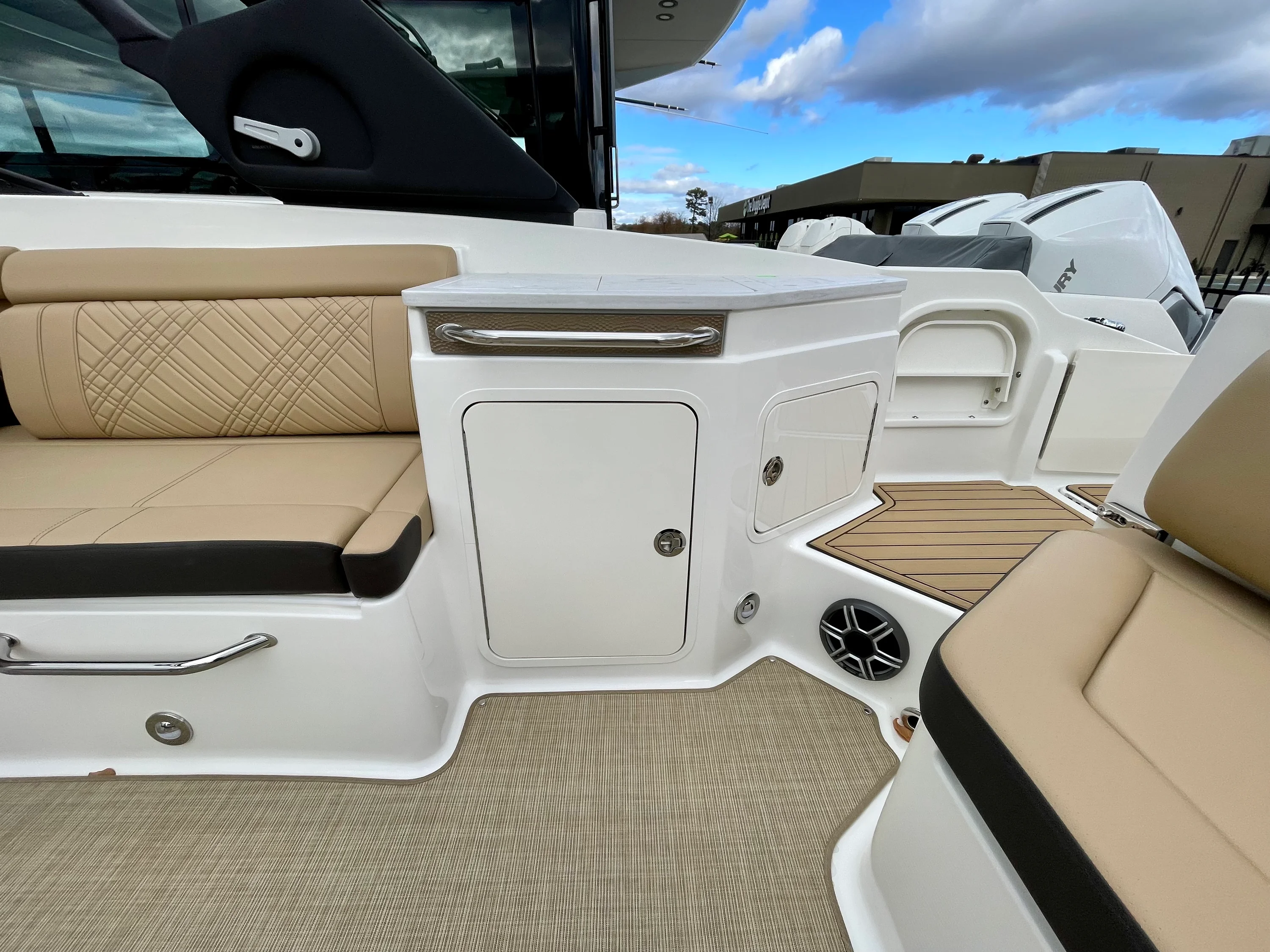 2026 Sea Ray SDX 290 Outboard Image Thumbnail #4